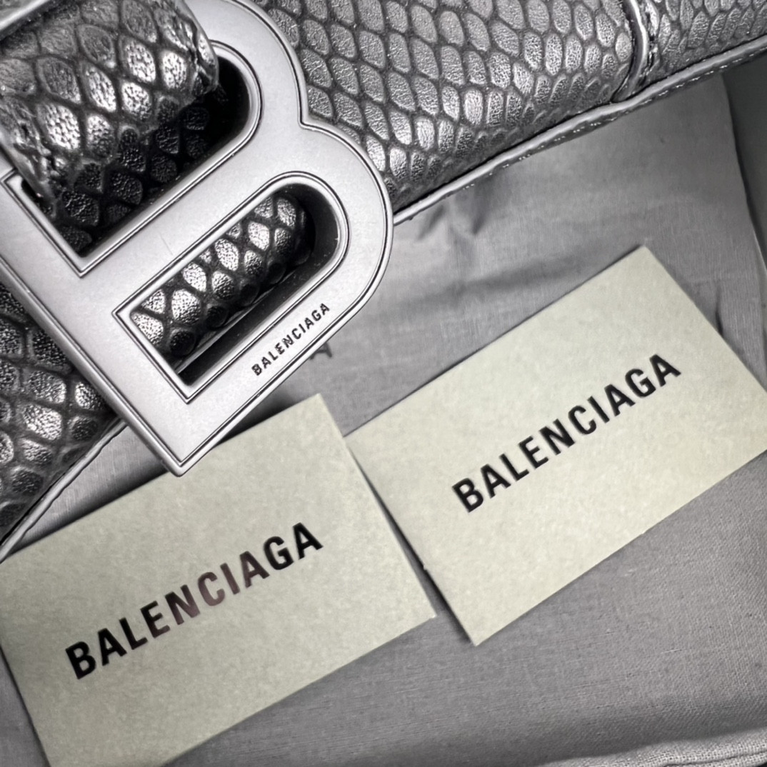 Ba1en*iaga WOMEN