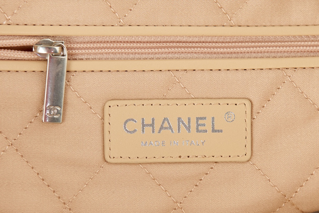 Ch**el 22 HANDBAG Metallic Shaded Calfskin & Silver-Tone Metal White 15.2×16.4×3.1 in