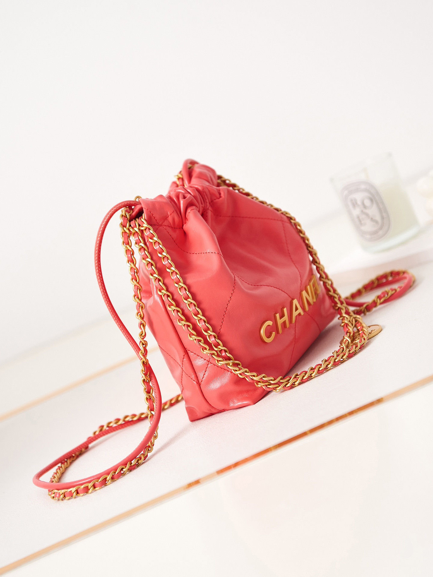 Ch**el 22 MINI HANDBAG Shiny Calfskin red 7.8 × 7.4 × 2.3 in