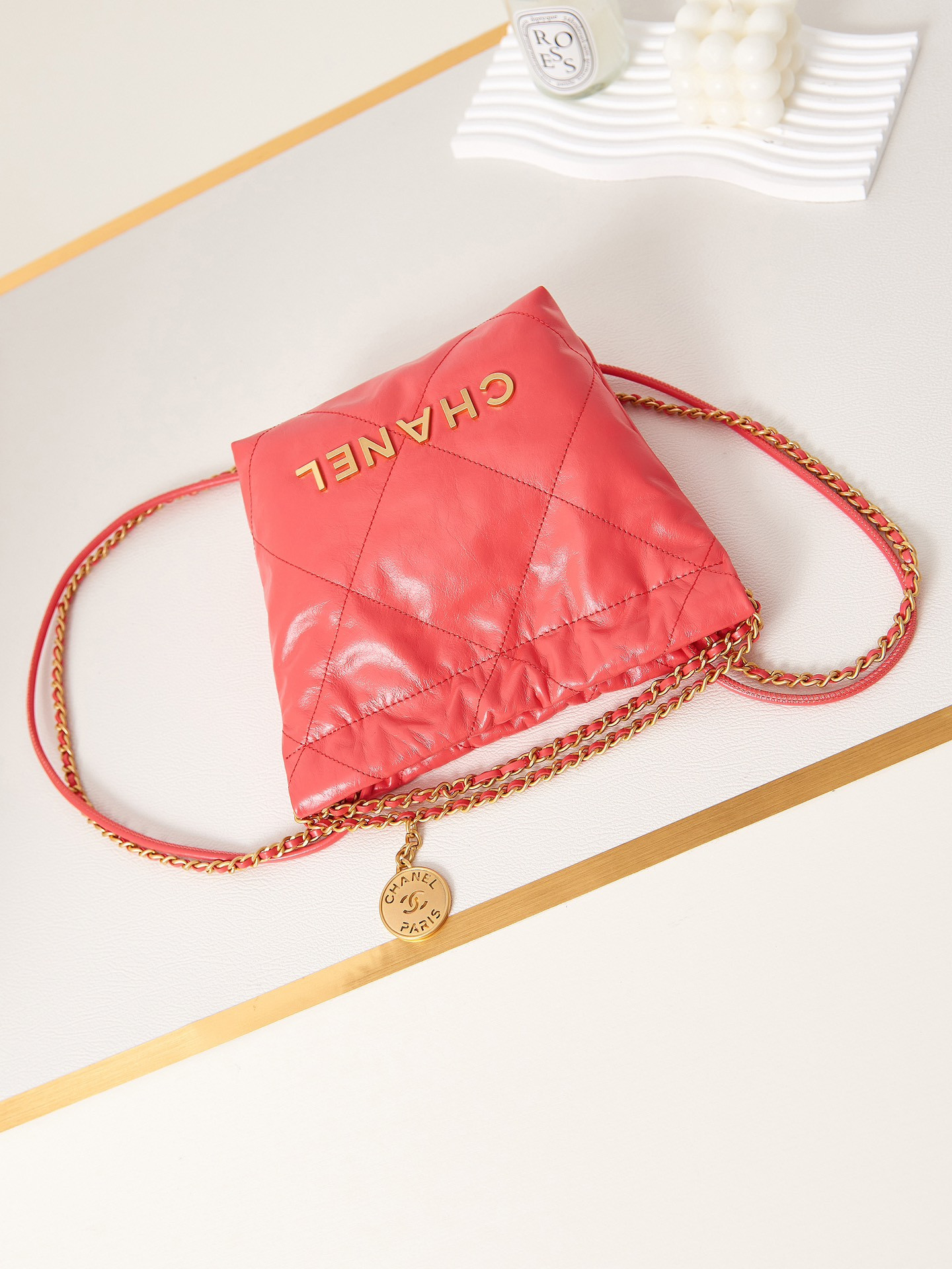 Ch**el 22 MINI HANDBAG Shiny Calfskin red 7.8 × 7.4 × 2.3 in