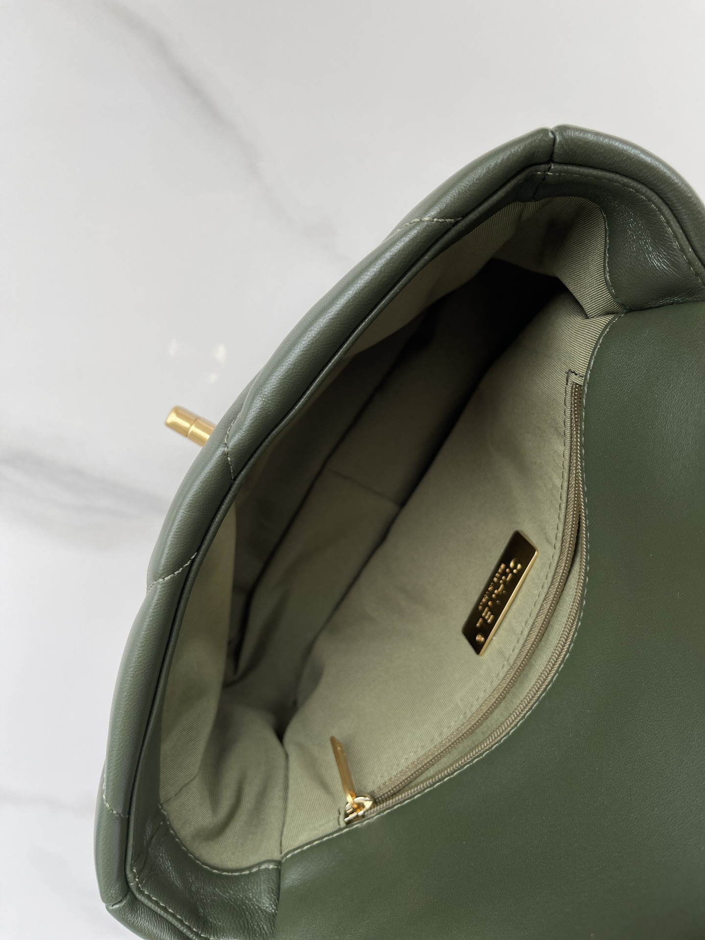 Ch**el 19 HANDBAG Shiny Leather, Gold-Tone, Silver-Tone & Ruthenium-Finish Metal Dark Green 6.2 × 10.1 × 3.5 in