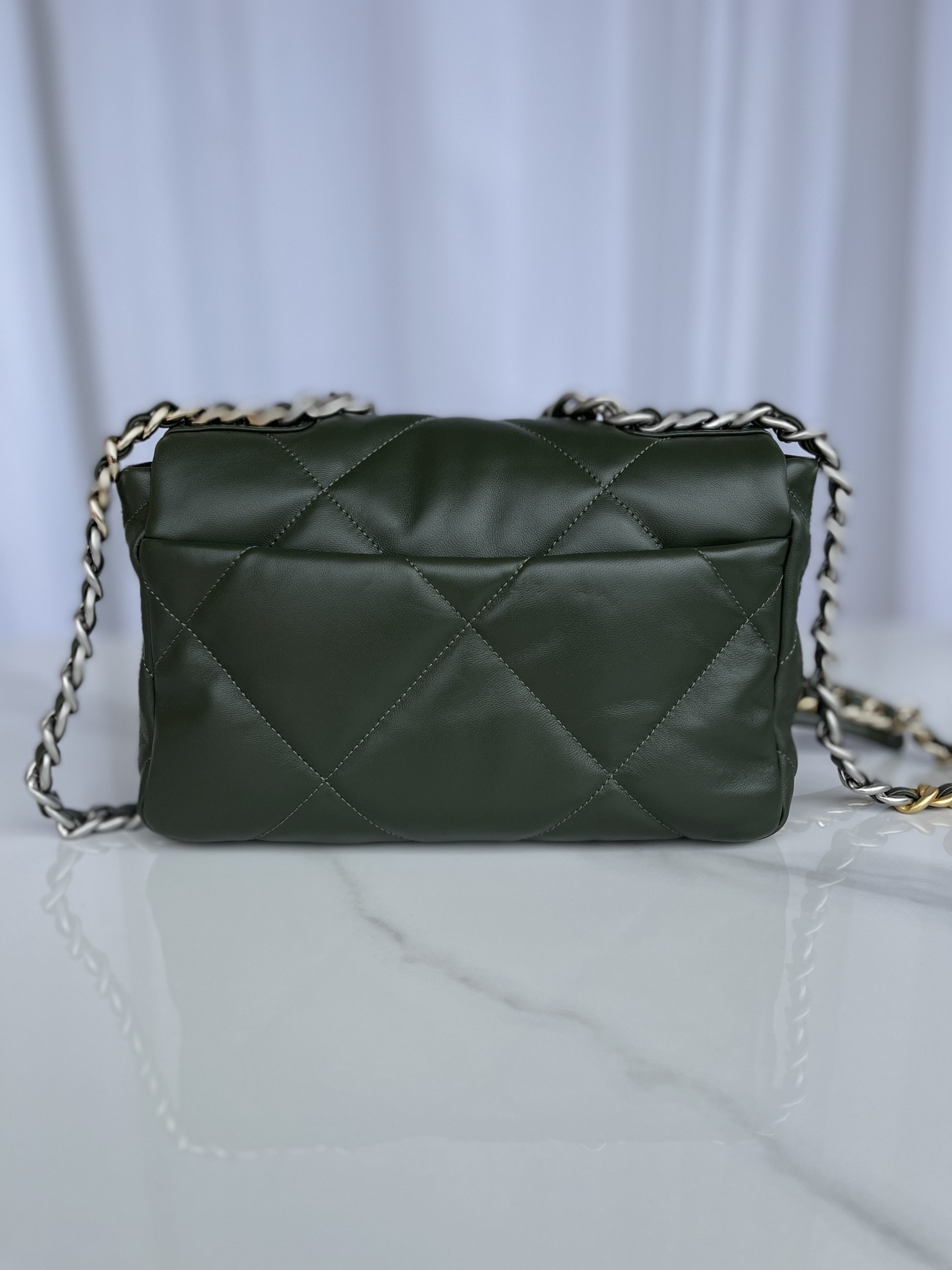 Ch**el 19 HANDBAG Shiny Leather, Gold-Tone, Silver-Tone & Ruthenium-Finish Metal Dark Green 6.2 × 10.1 × 3.5 in