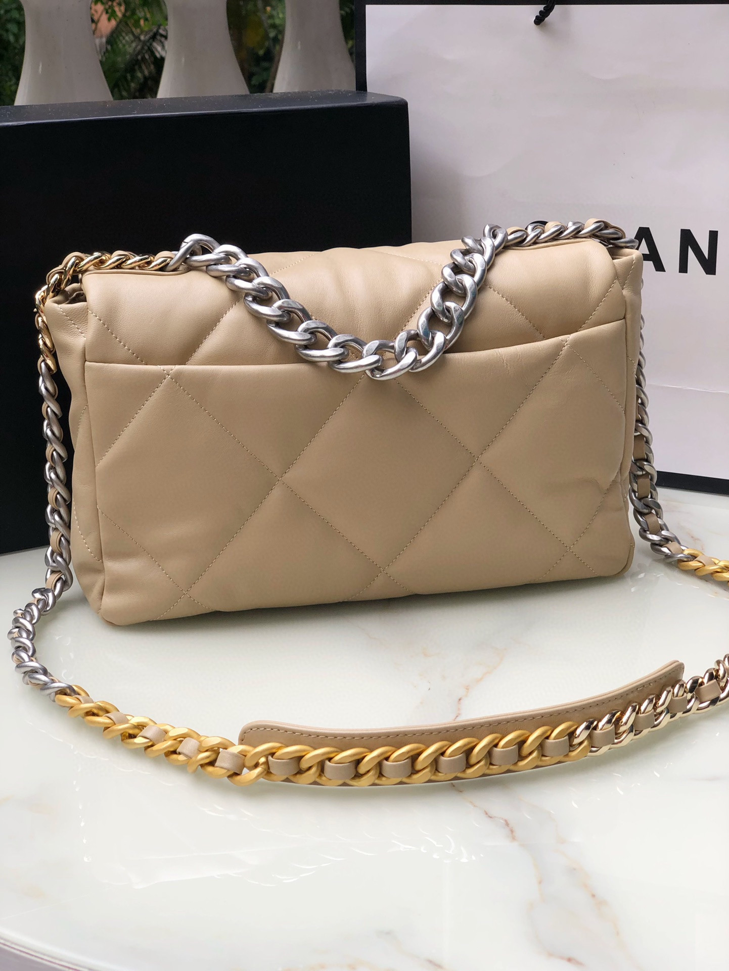 Ch**el 19 HANDBAG Shiny Leather, Gold-Tone, Silver-Tone & Ruthenium-Finish Metal Beige 30x20x10cm