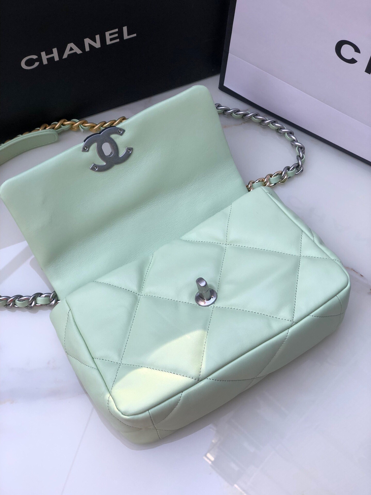 Ch**el 19 HANDBAG Shiny Leather, Gold-Tone, Silver-Tone & Ruthenium-Finish Metal Green 6.2 × 10.1 × 3.5 in