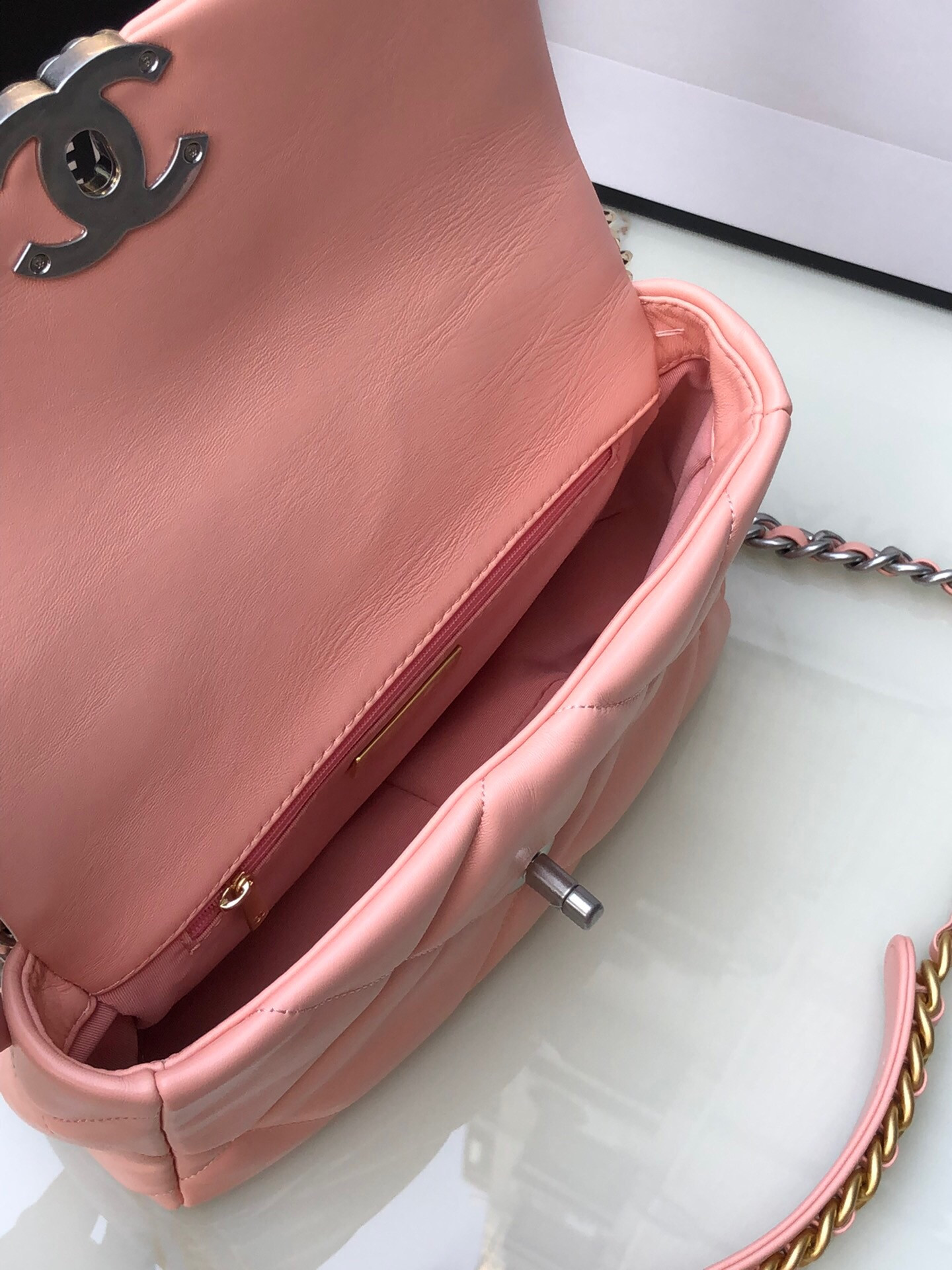 Ch**el 19 HANDBAG Shiny Leather, Gold-Tone, Silver-Tone & Ruthenium-Finish Metal Light Pink 6.2 × 10.1 × 3.5 in