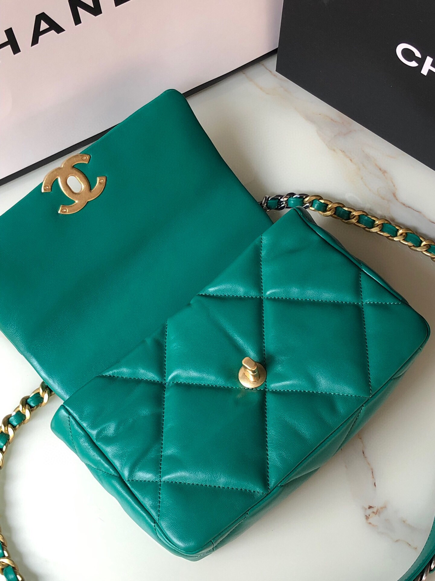 Ch**el 19 HANDBAG Shiny Leather, Gold-Tone, Silver-Tone & Ruthenium-Finish Metal Green 6.2 × 10.1 × 3.5 in