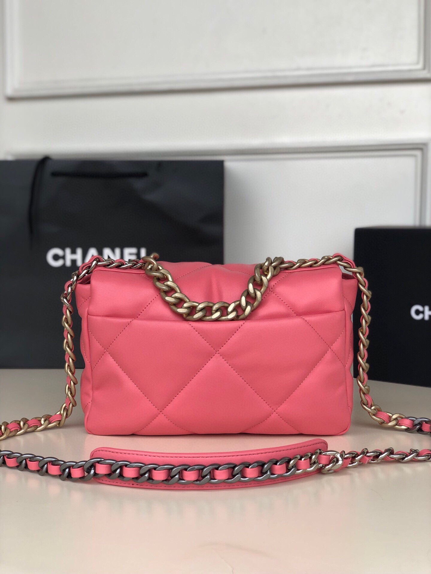 Ch**el 19 HANDBAG Shiny Leather, Gold-Tone, Silver-Tone & Ruthenium-Finish Metal Pink 6.2 × 10.1 × 3.5 in