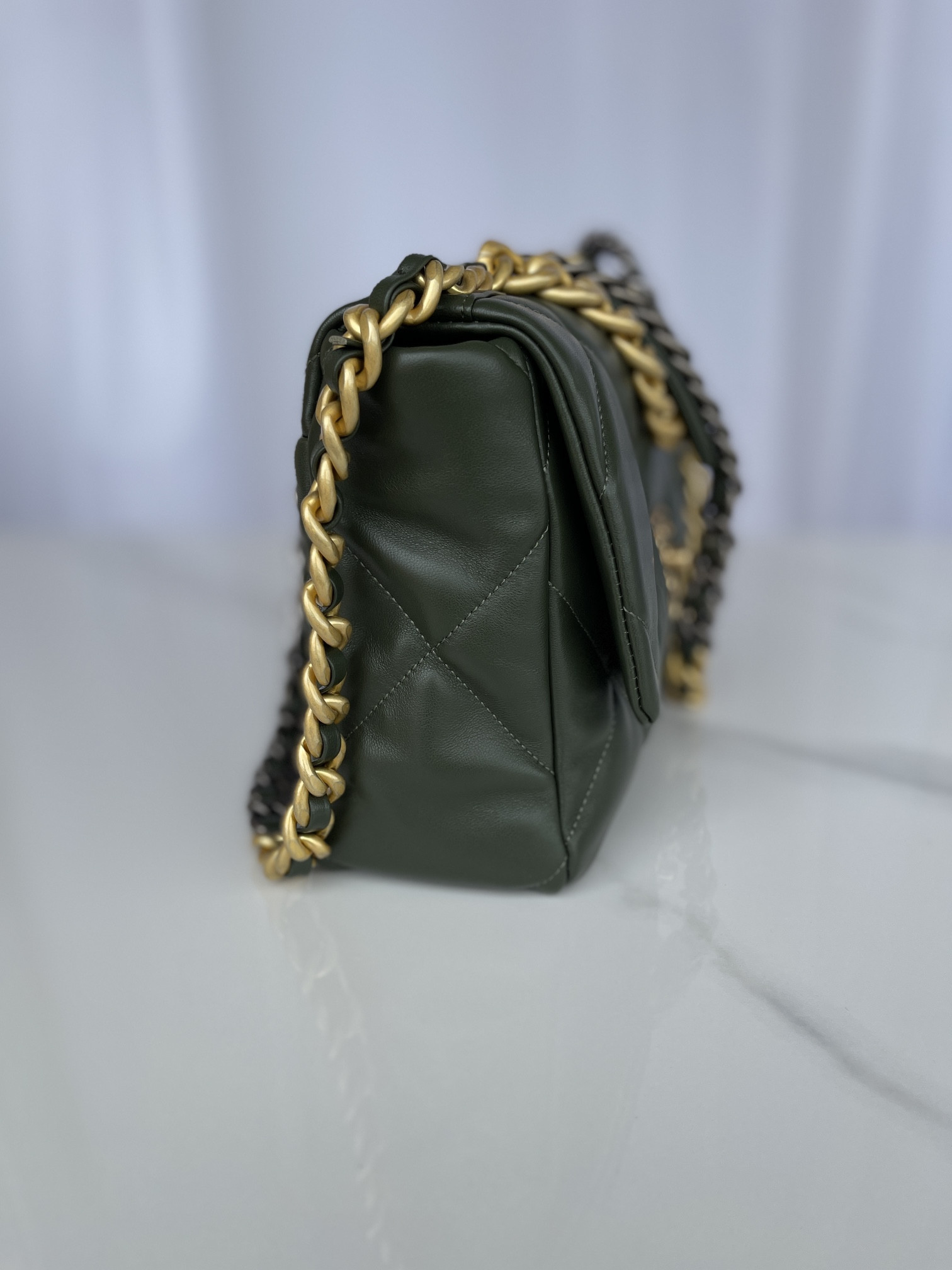 Ch**el 19 LARGE HANDBAG Shiny Leather, Gold-Tone, Silver-Tone & Ruthenium-Finish Metal Dark Green 7.8 × 11.7 × 3.9 in
