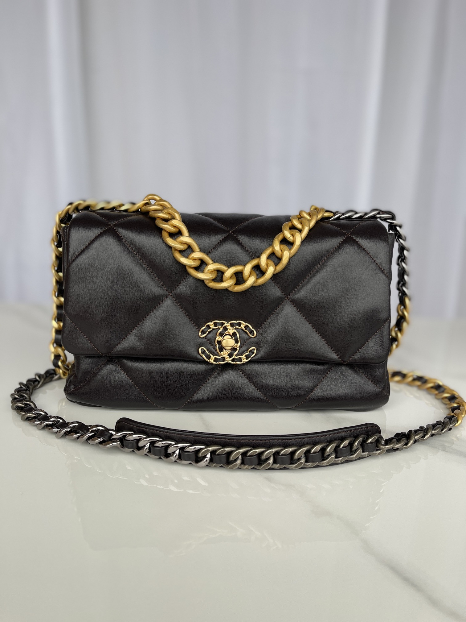 Ch**el 19 LARGE HANDBAG Shiny Leather, Gold-Tone, Silver-Tone & Ruthenium-Finish Metal Black 7.8 × 11.7 × 3.9 in