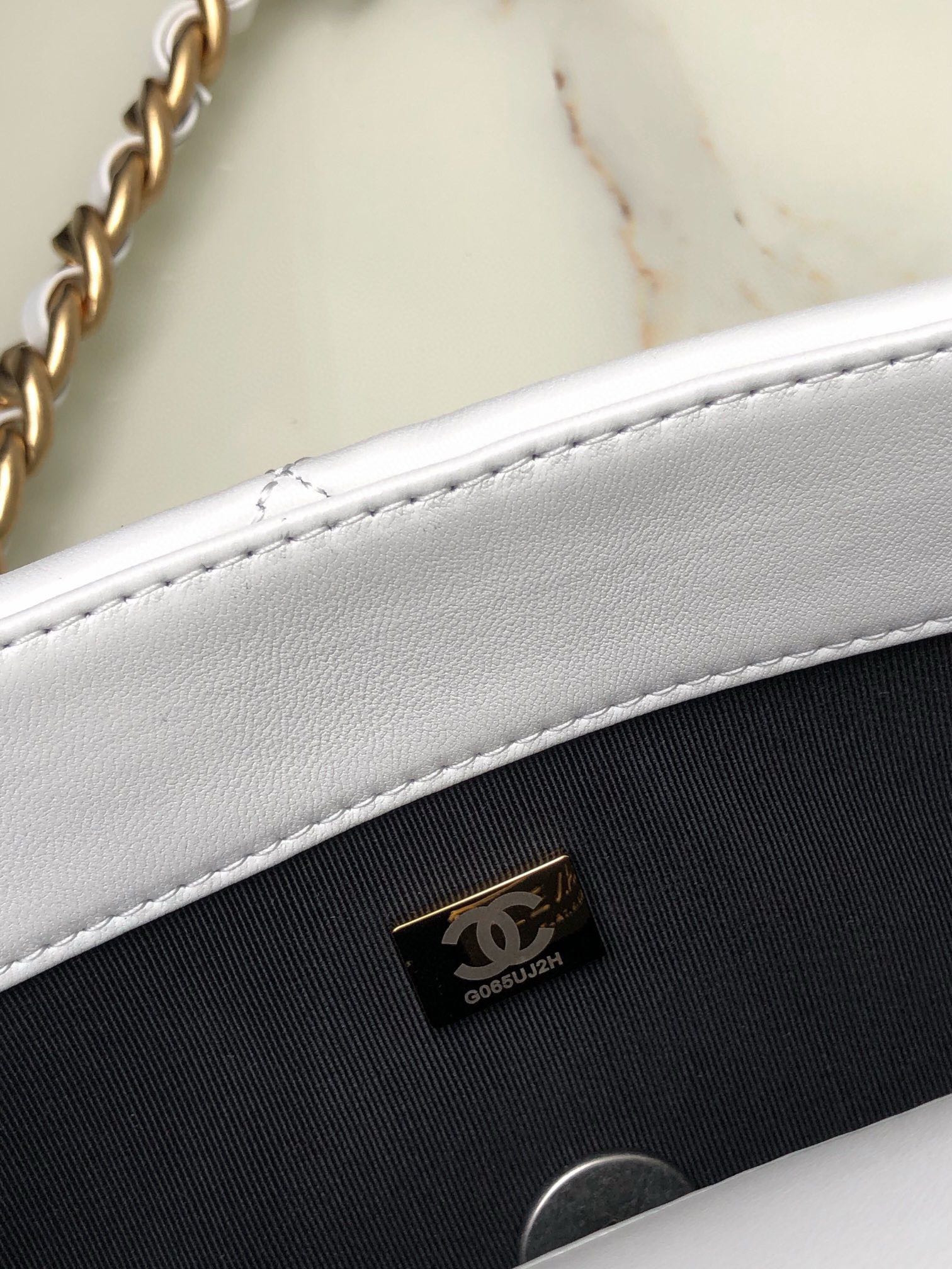Ch**el 19 LARGE HANDBAG Shiny Leather, Gold-Tone, Silver-Tone & Ruthenium-Finish Metal White 7.8 × 11.7 × 3.9 in