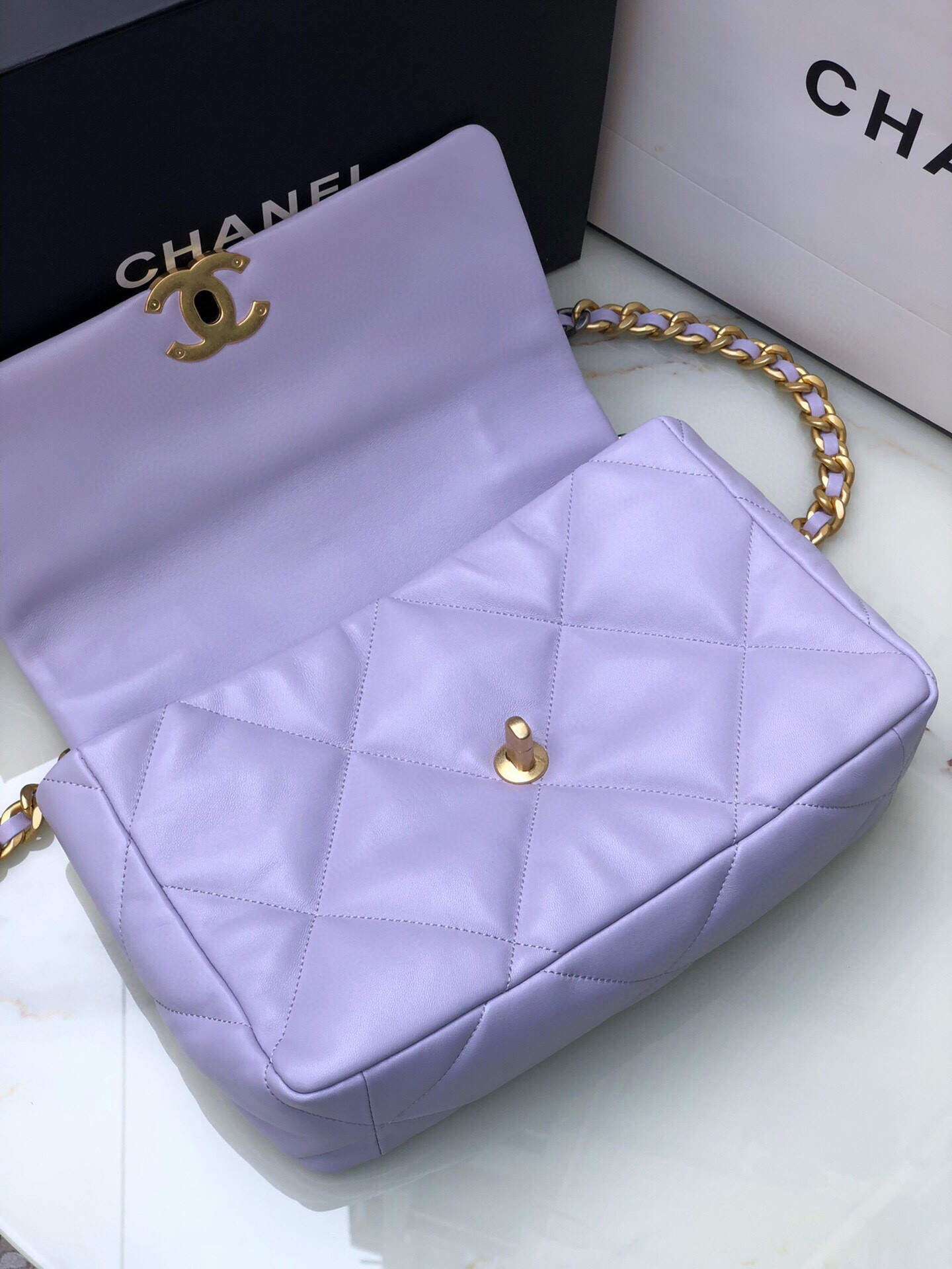 Ch**el 19 LARGE HANDBAG Shiny Leather, Gold-Tone, Silver-Tone & Ruthenium-Finish Metal Purple 7.8 × 11.7 × 3.9 in