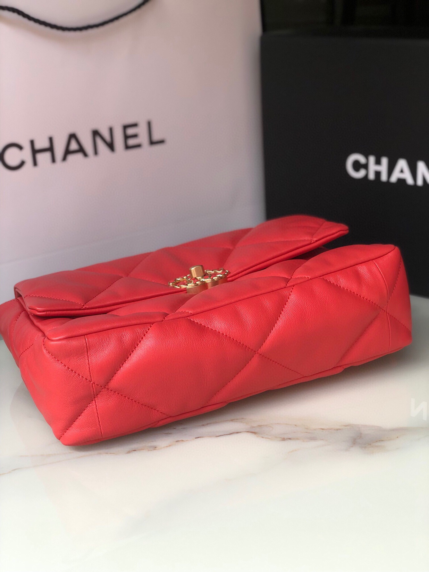 Ch**el 19 LARGE HANDBAG Shiny Leather Red, Gold-Tone, Silver-Tone & Ruthenium-Finish Metal 7.8 × 11.7 × 3.9 in