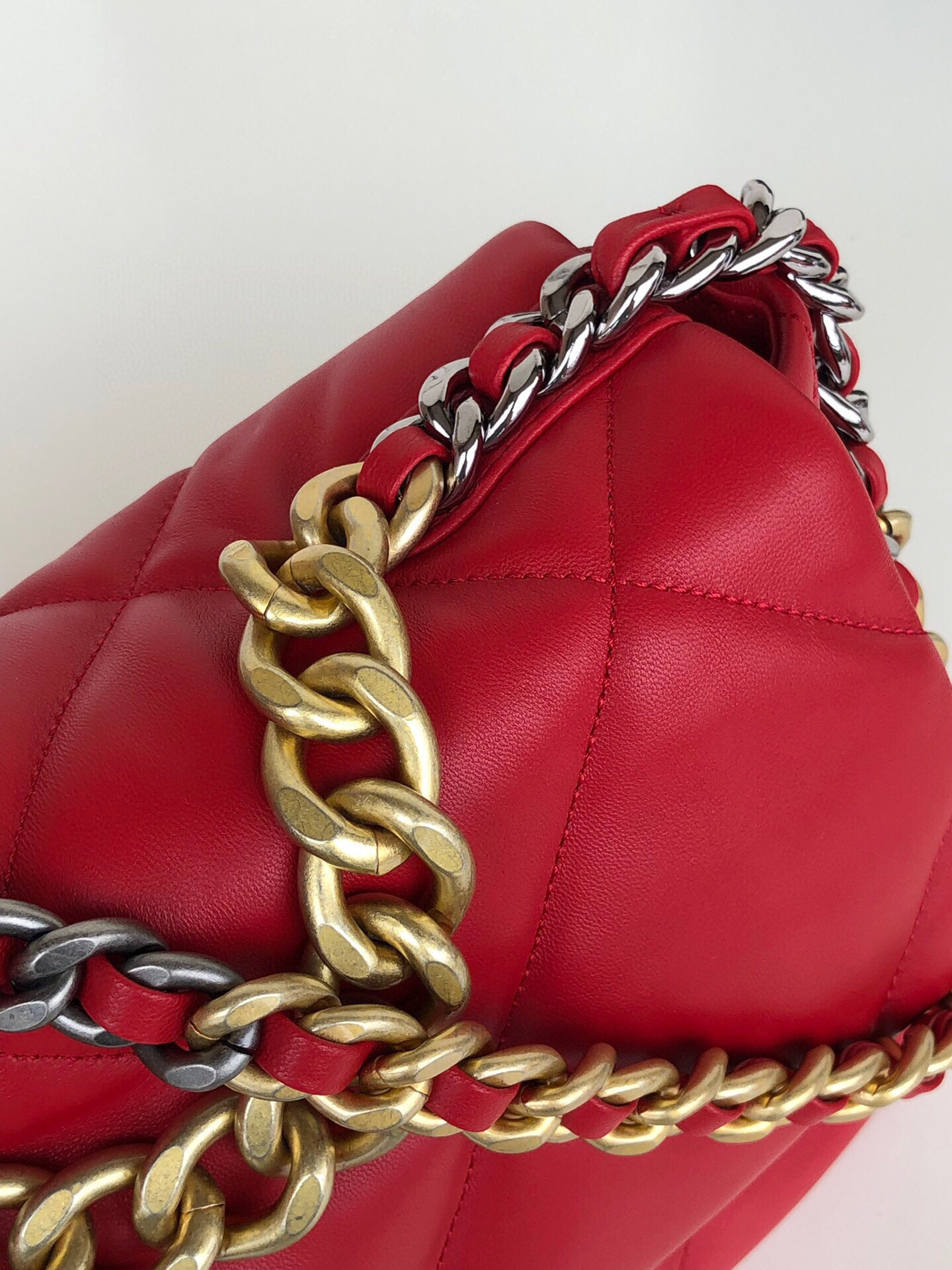 Ch**el 19 LARGE HANDBAG Shiny Leather, Gold-Tone, Silver-Tone & Ruthenium-Finish Metal Red 7.8 × 11.7 × 3.9 in