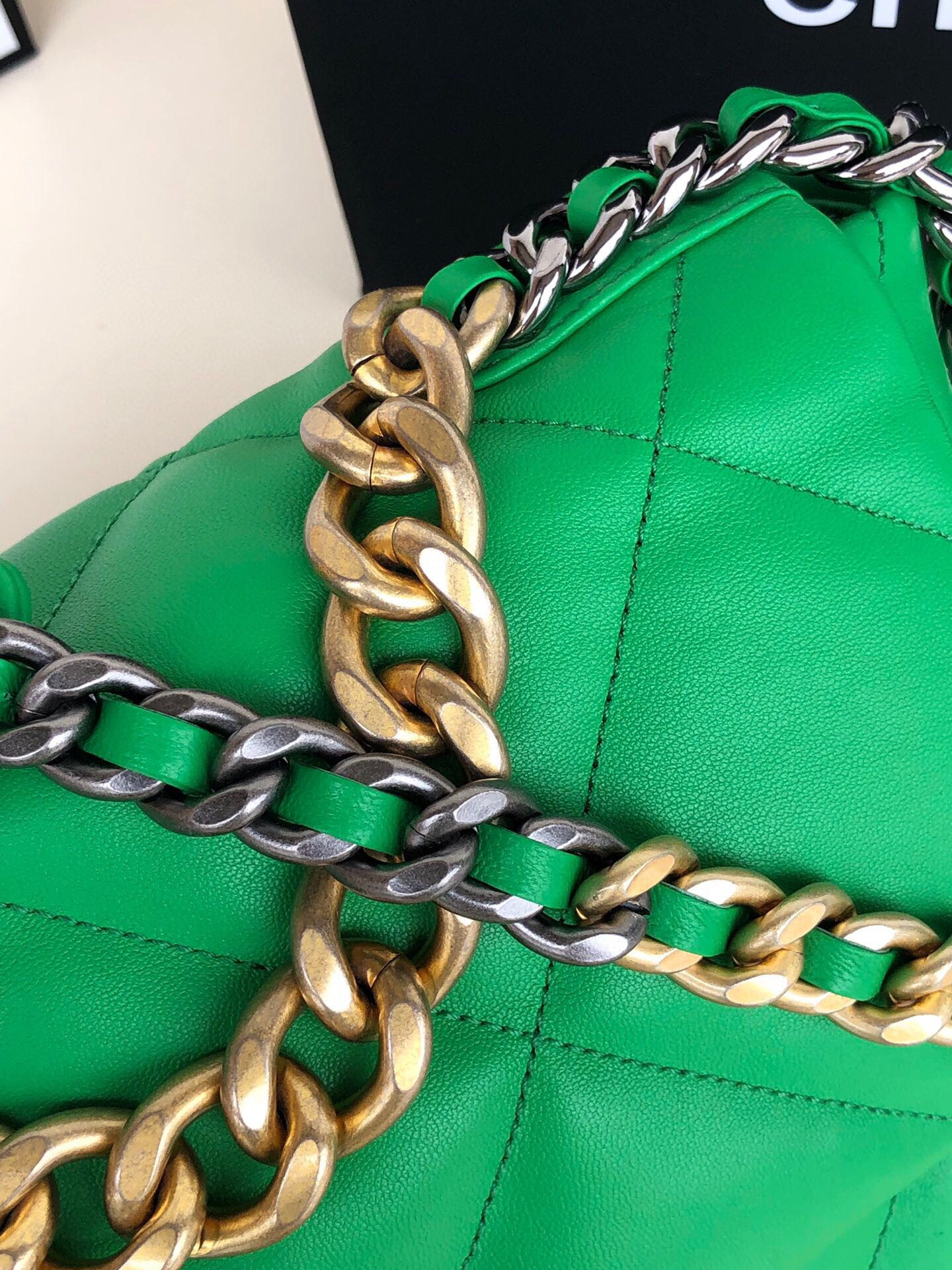 Ch**el 19 LARGE HANDBAG Shiny Leather, Gold-Tone, Silver-Tone & Ruthenium-Finish Metal Green 7.8 × 11.7 × 3.9 in