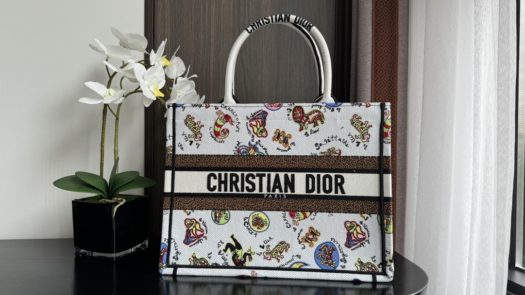 MEDIUM D10r BOOK TOTE White Multicolor Dragon Zodiac Embroidery 14 x 11 x 6.5 inches