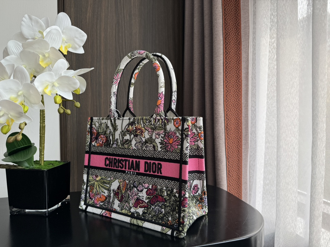 Small D10r BOOK TOTE WHITE MULTICOLOR MEXICO MILLEFIORI EMBROIDERY 10.5 x 8.5 x 5.5 inches
