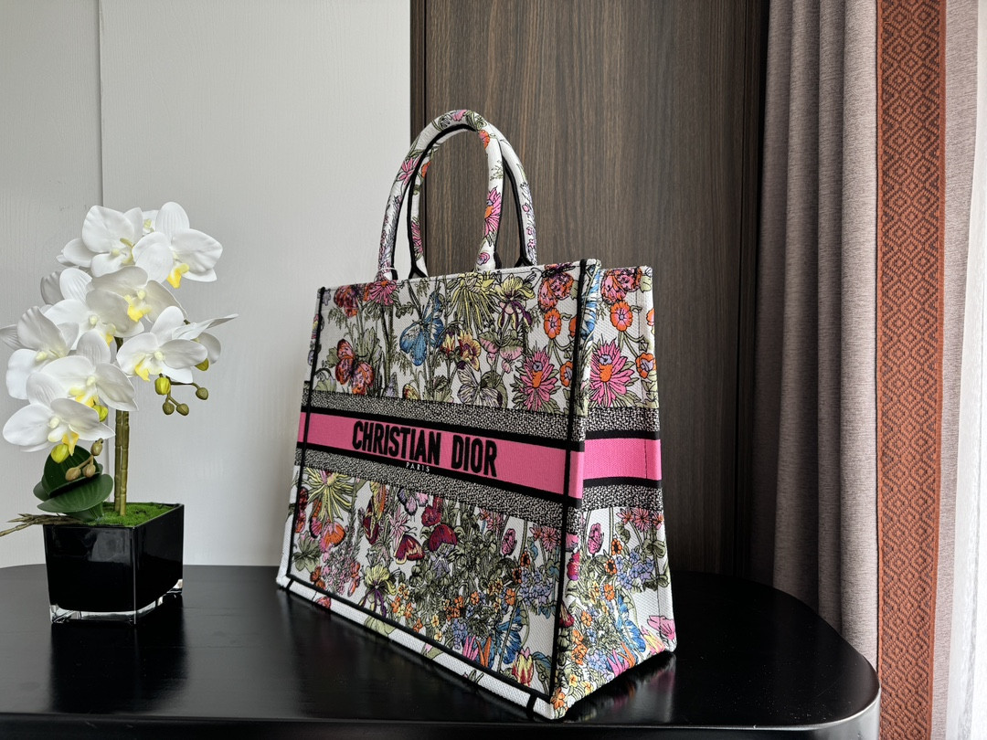 Large D10r BOOK TOTE WHITE MULTICOLOR MEXICO MILLEFIORI EMBROIDERY 16.5 x 14 x 7.5 inches