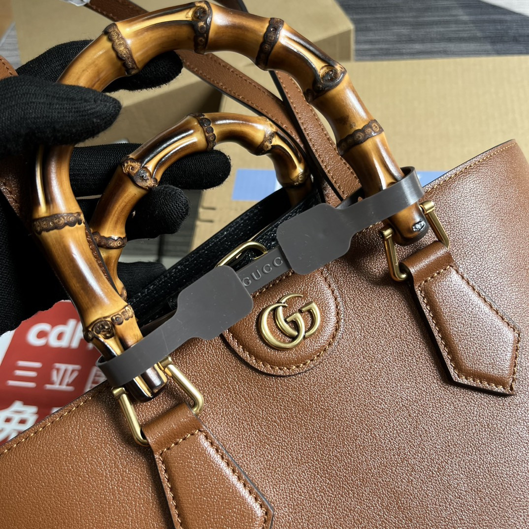 Gvc*1 DIANA MEDIUM TOTE BAG Cuir 31W x 27H x 15D CM
