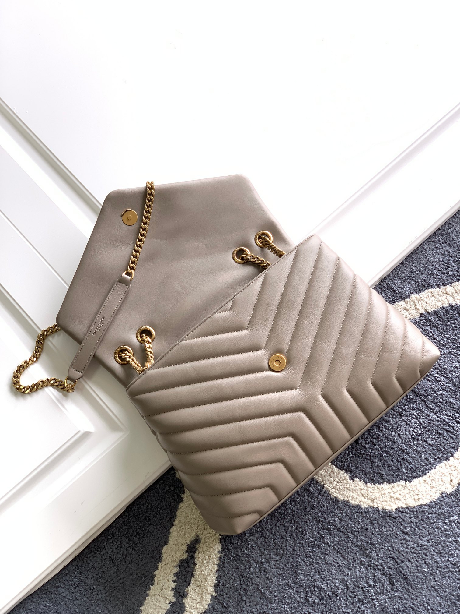Y51 LOULOU MEDIUM IN QUILTED LEATHER GRAY 12.5 X 8.6 X 3.5 INCHES
