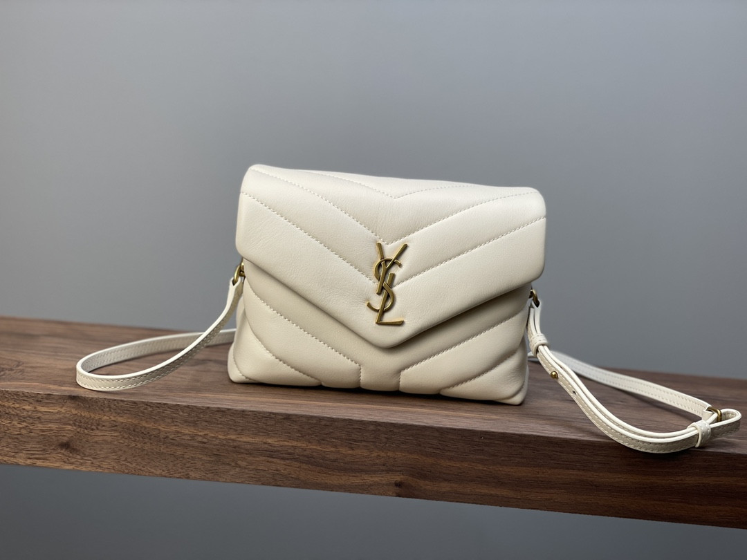 Y51 TOY LOULOU IN QUILTED LEATHER WHITE 7.9 X 5.5 X 3 INCHES