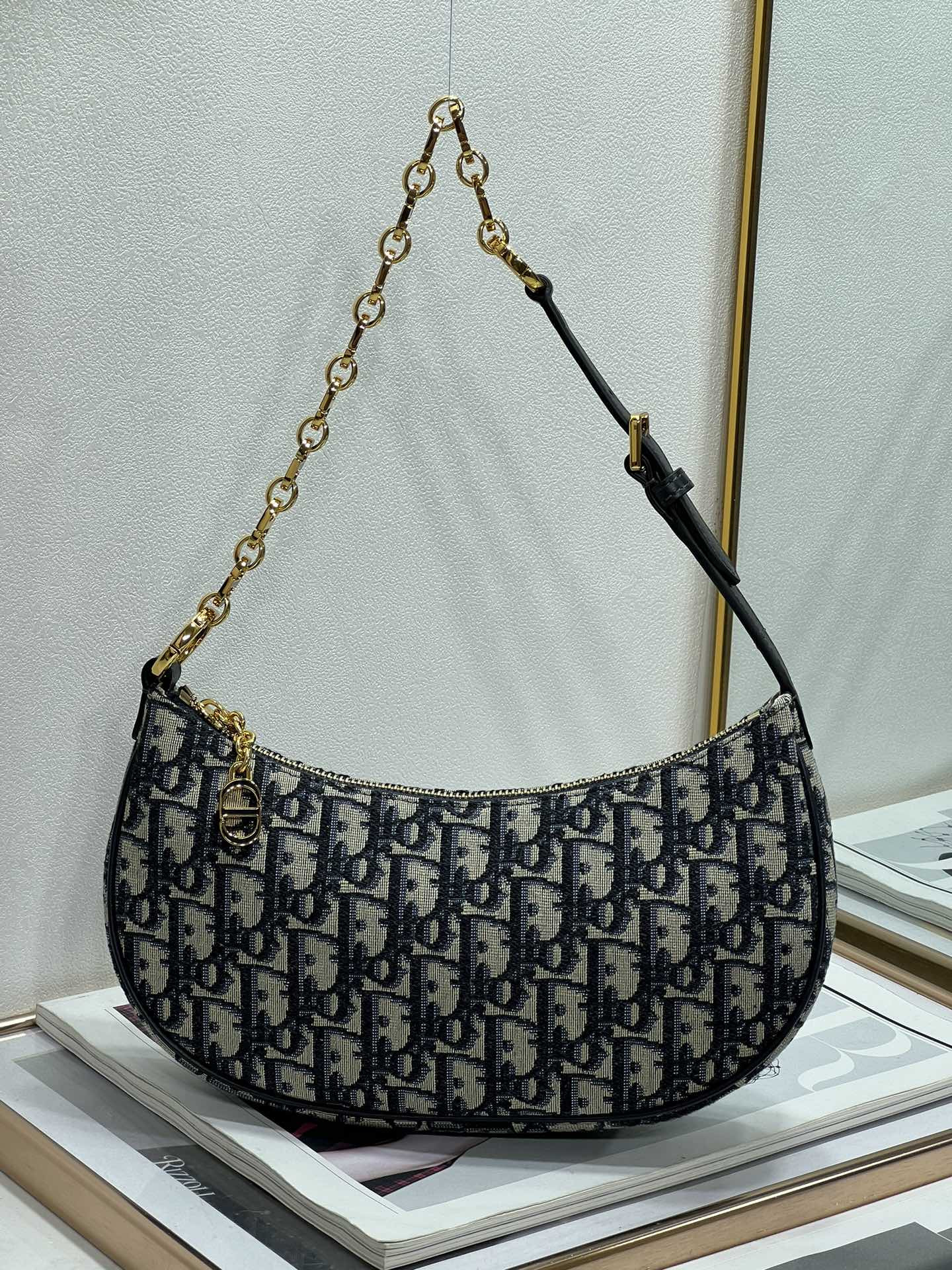 D10r CD Lounge bag blue D10r oblique jacquard 26 x 15x 5.5 cm