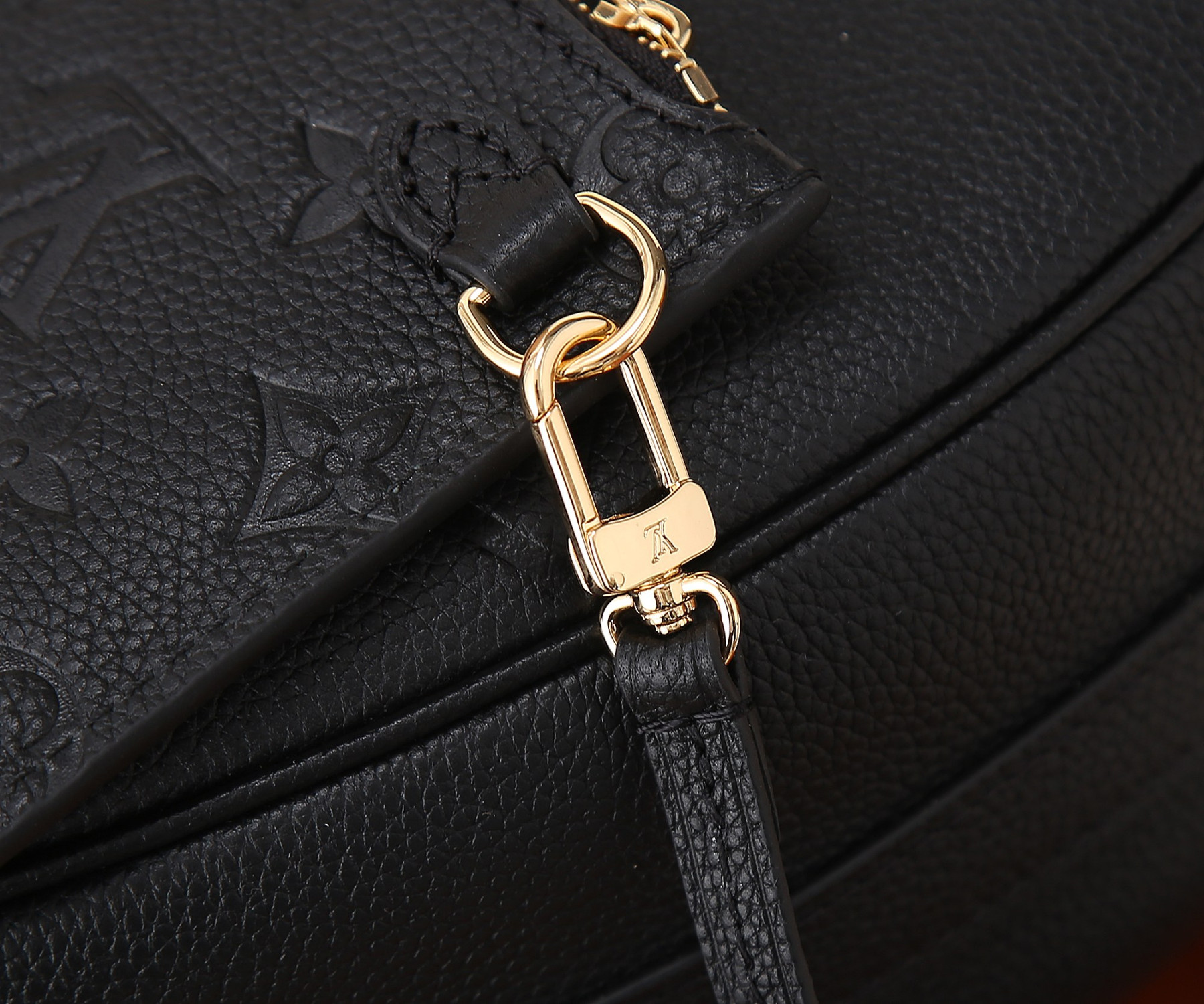 LV Loop Hobo M46725 15 x 10.2 x 3.9 inches