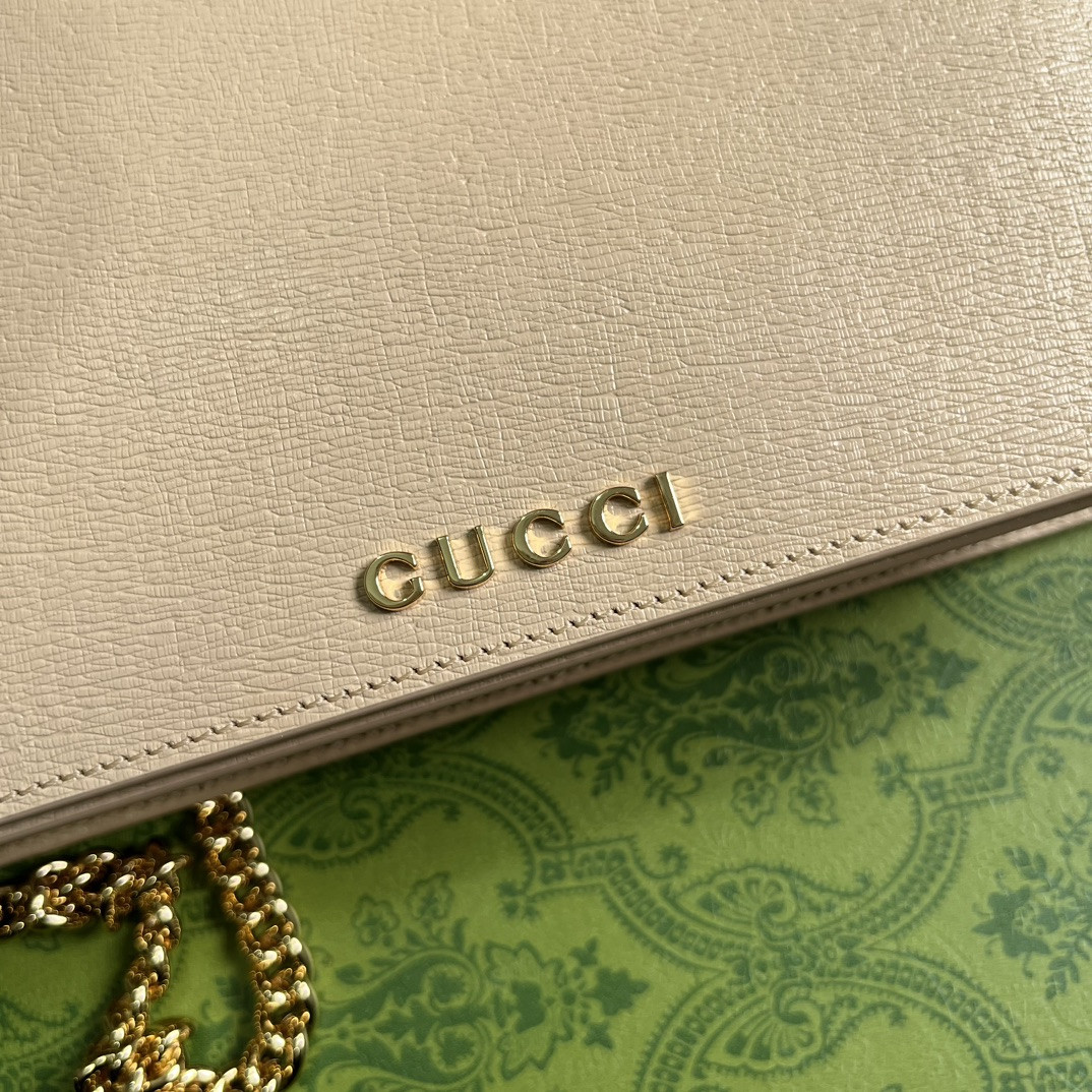 CHAIN WALLET WITH Gvc*1 SCRIPT LIGHT beige 7.8"W x 5"H x 1.6"D