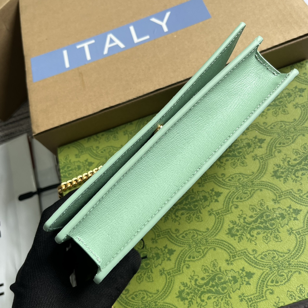 CHAIN WALLET WITH Gvc*1 SCRIPT GREEN 7.8"W x 5"H x 1.6"D