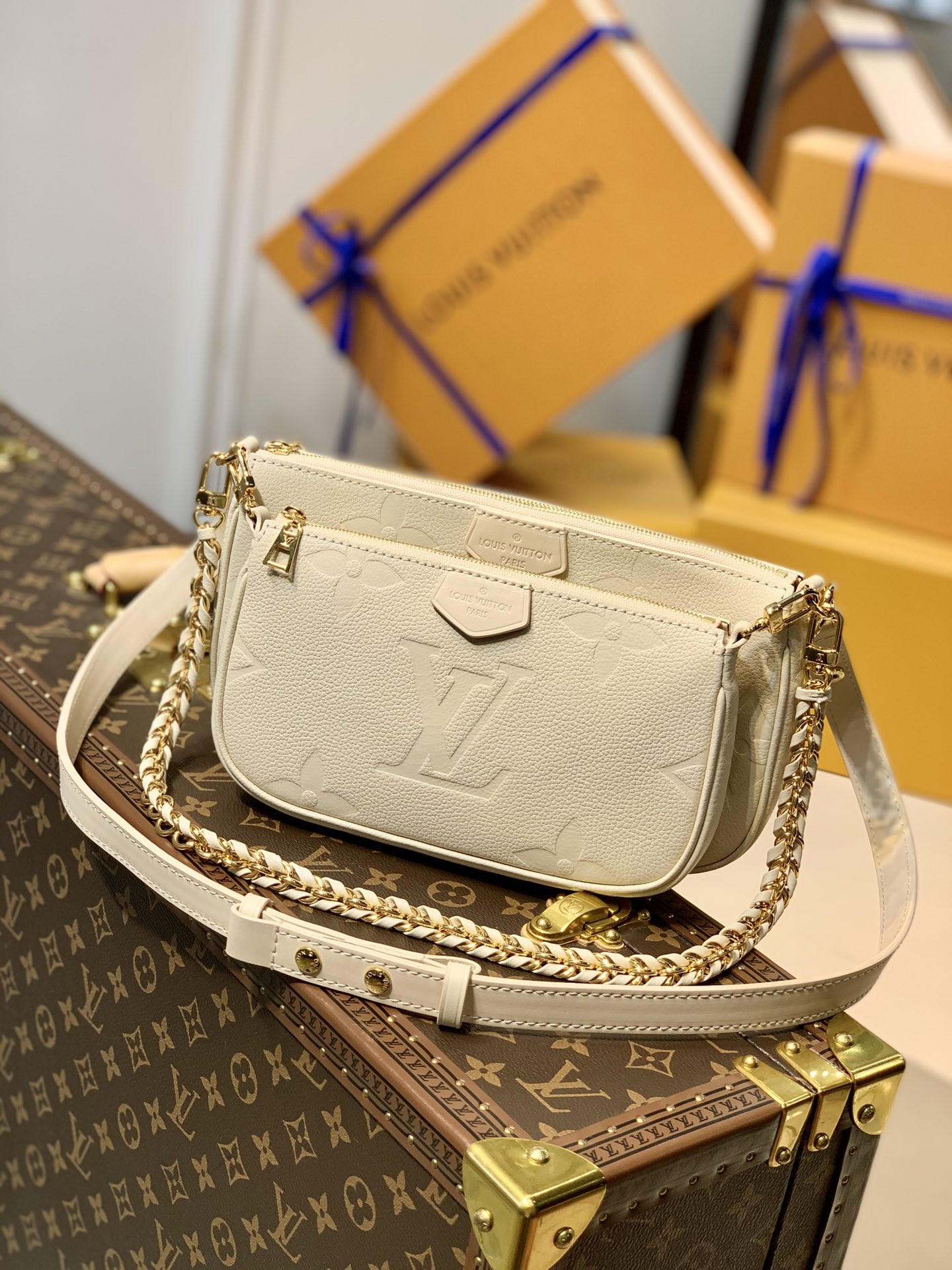 L0vis Vvtt0n M46568 Multi Pochette Accessoires 9.4 x 5.3 x 1.6 inches