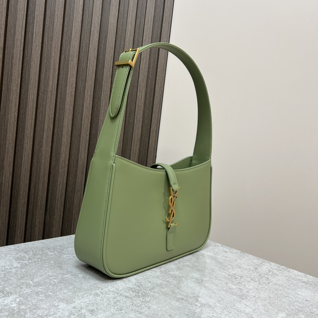 Y51 LE 5 À 7 IN SMOOTH LEATHER GREEN 9 X 6.3 X 2.5 INCHES