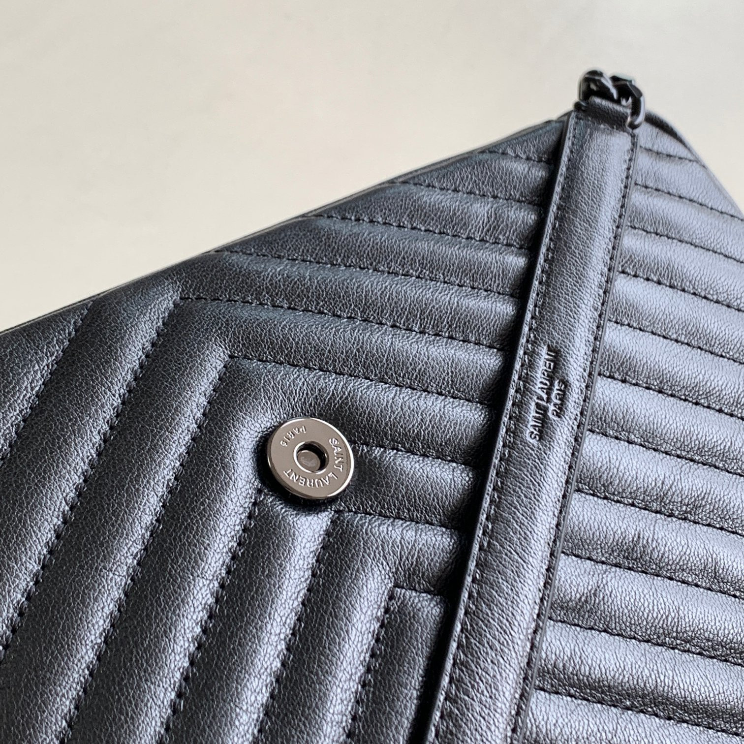 Y51 COLLEGE MEDIUM IN QUILTED LEATHER ALL BLACK 9.4 X 6.6 X 2.5 INCHES