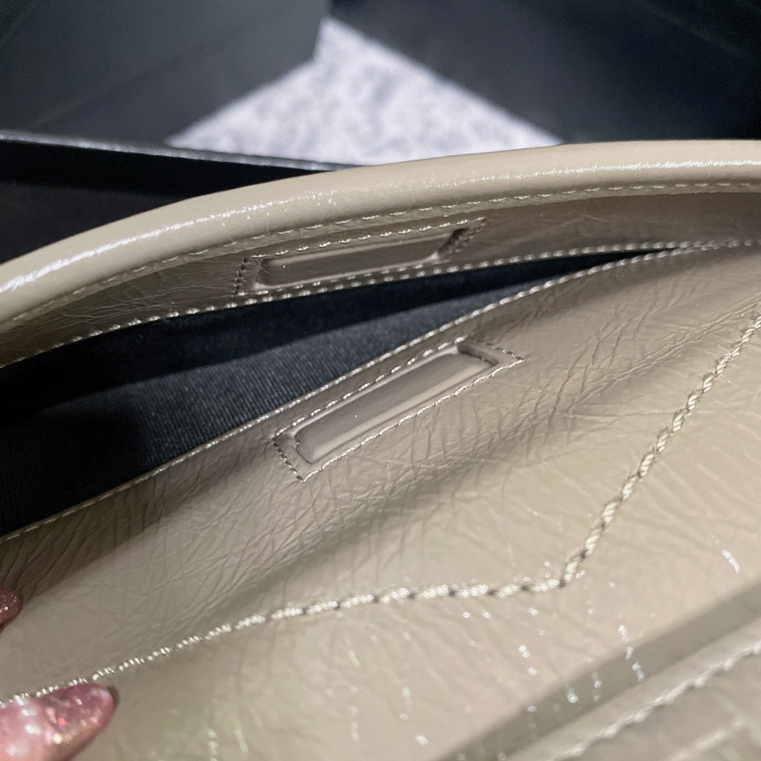 Y51 NIKI MEDIUM IN VINTAGE LEATHER LIGHT GRAY 11 X 7.8 X 3.3 INCHES