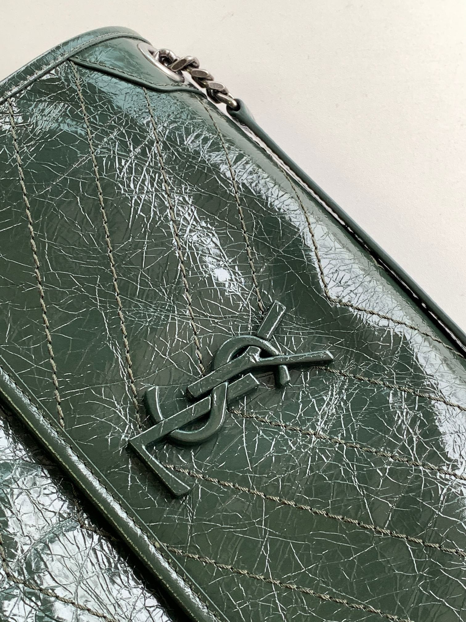 Y51 NIKI MEDIUM IN VINTAGE LEATHER dark green 11 X 7.8 X 3.3 INCHES