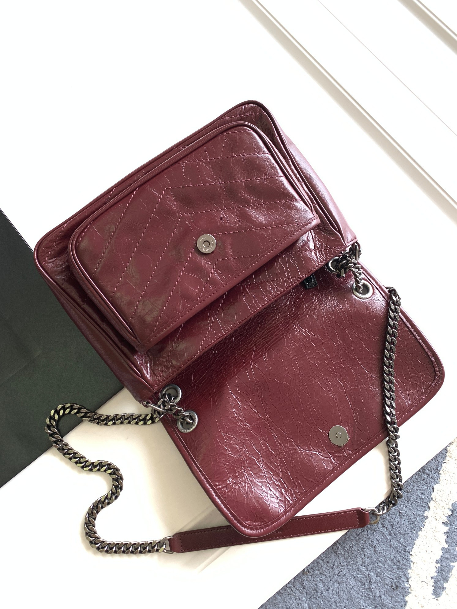 Y51 NIKI MEDIUM IN VINTAGE LEATHER RED 11 X 7.8 X 3.3 INCHES