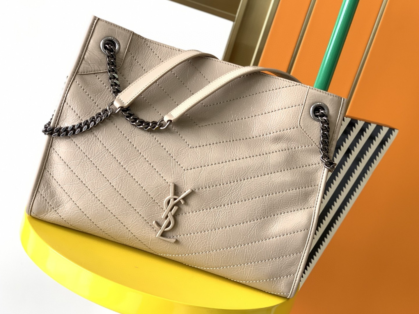 Y51 NIKI SHOPPING IN VINTAGE LEATHER BEIGE 12.9 X 10.6 X 4.5 INCHES