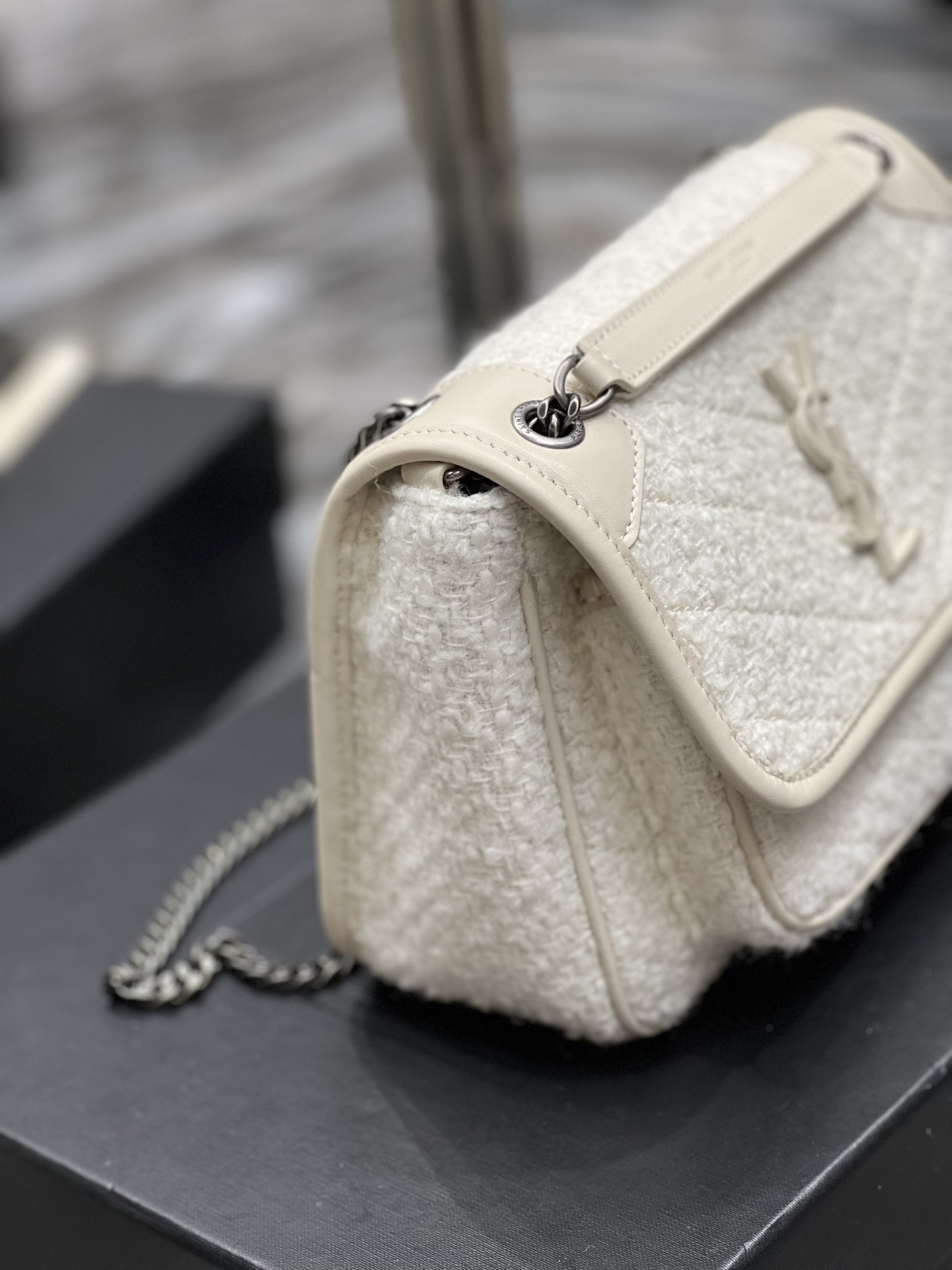 Y51 NIKI MEDIUM IN WHITE 11 X 7.8 X 3.3 INCHES