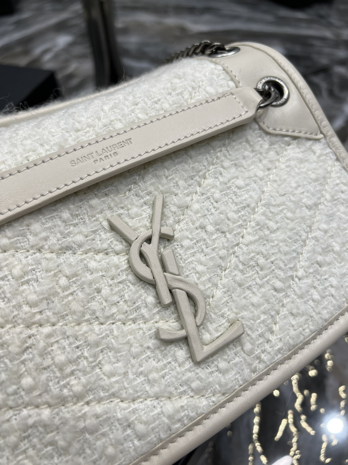 Y51 NIKI MEDIUM IN WHITE 11 X 7.8 X 3.3 INCHES