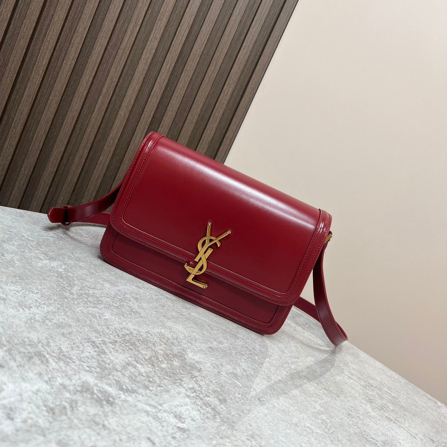 Y51 SOLFERINO MEDIUM SATCHEL IN BOX Sa1nt Lau*nt RED 9.1 X 6.3 X 2.4 INCHES