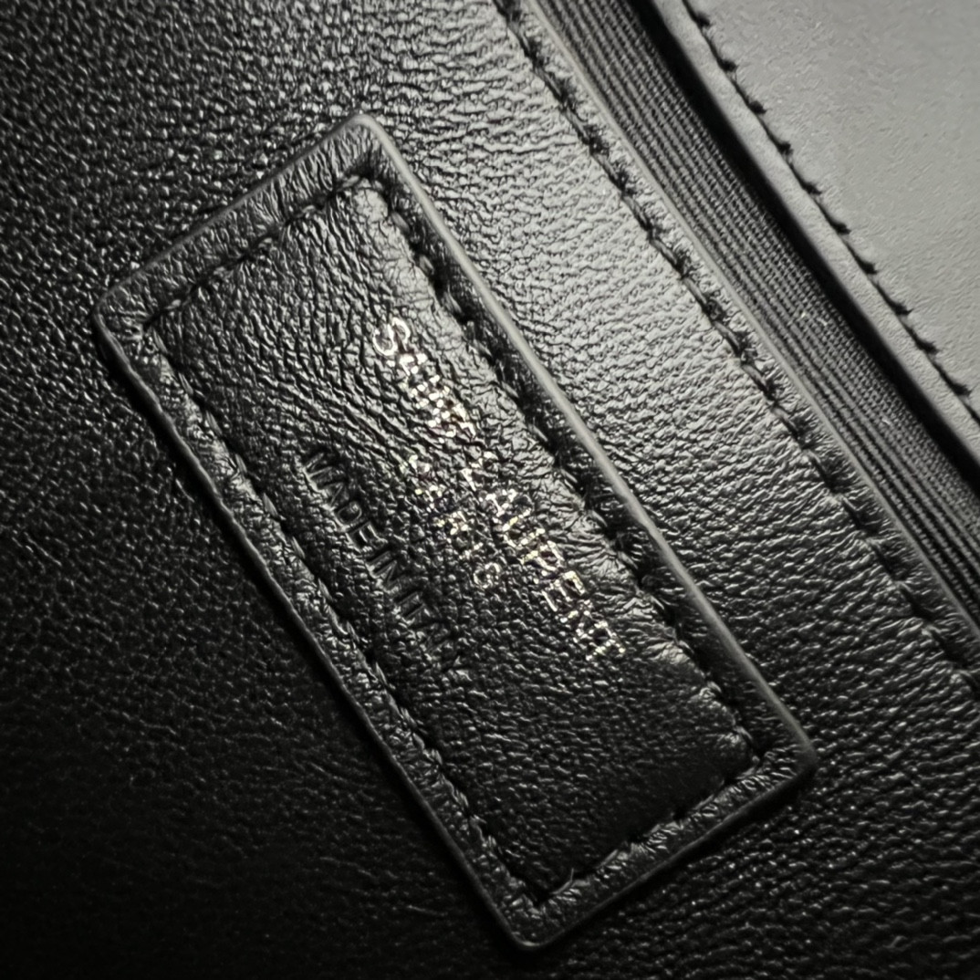 Y51 KATE MEDIUM IN SMOOTH LEATHER BLACK SILVER 9.4 X 5.7 X 2.1 INCHES