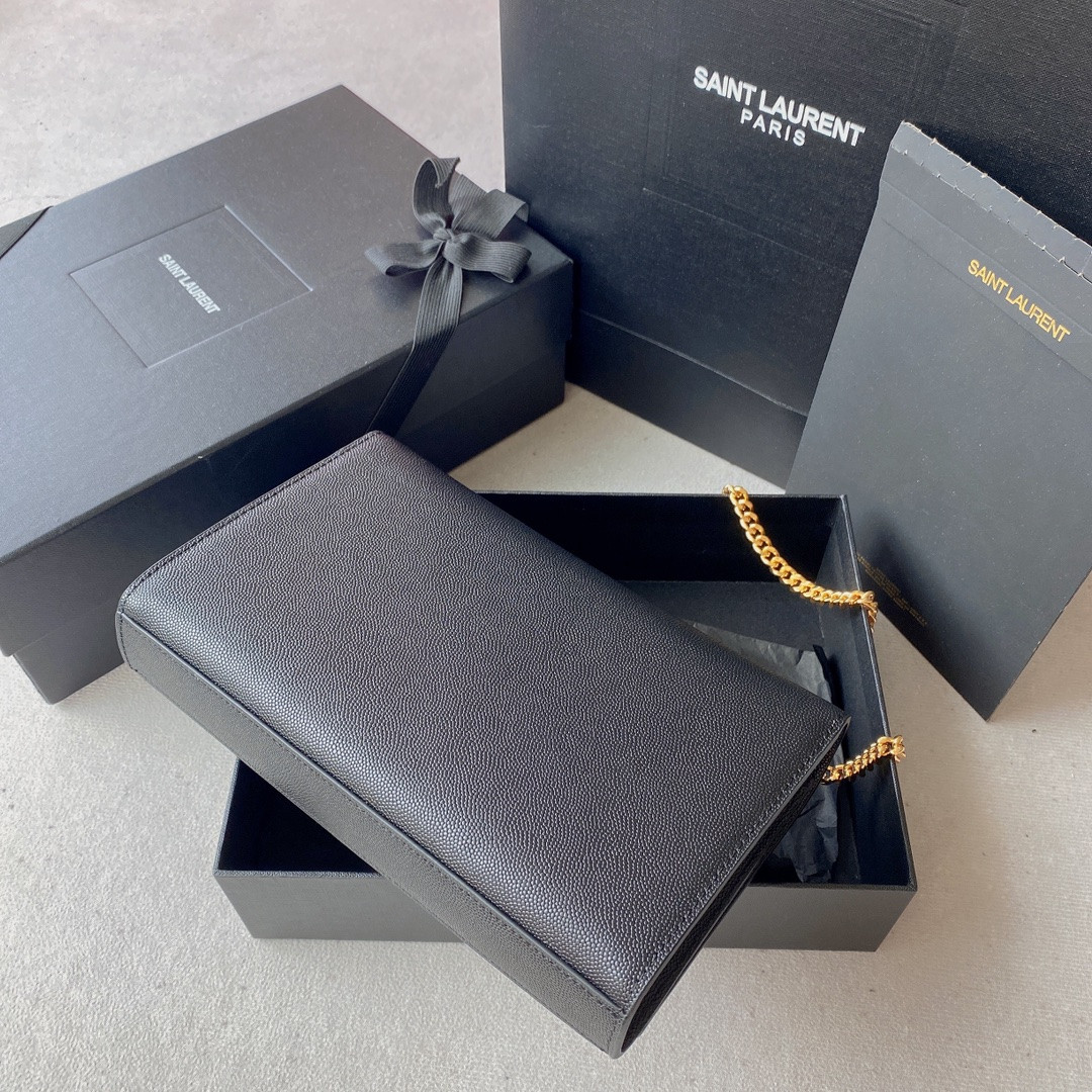 Y51 KATE MEDIUM IN GRAIN DE POUDRE EMBOSSED LEATHER BLACK 9.4 X 5.7 X 2.1 INCHES