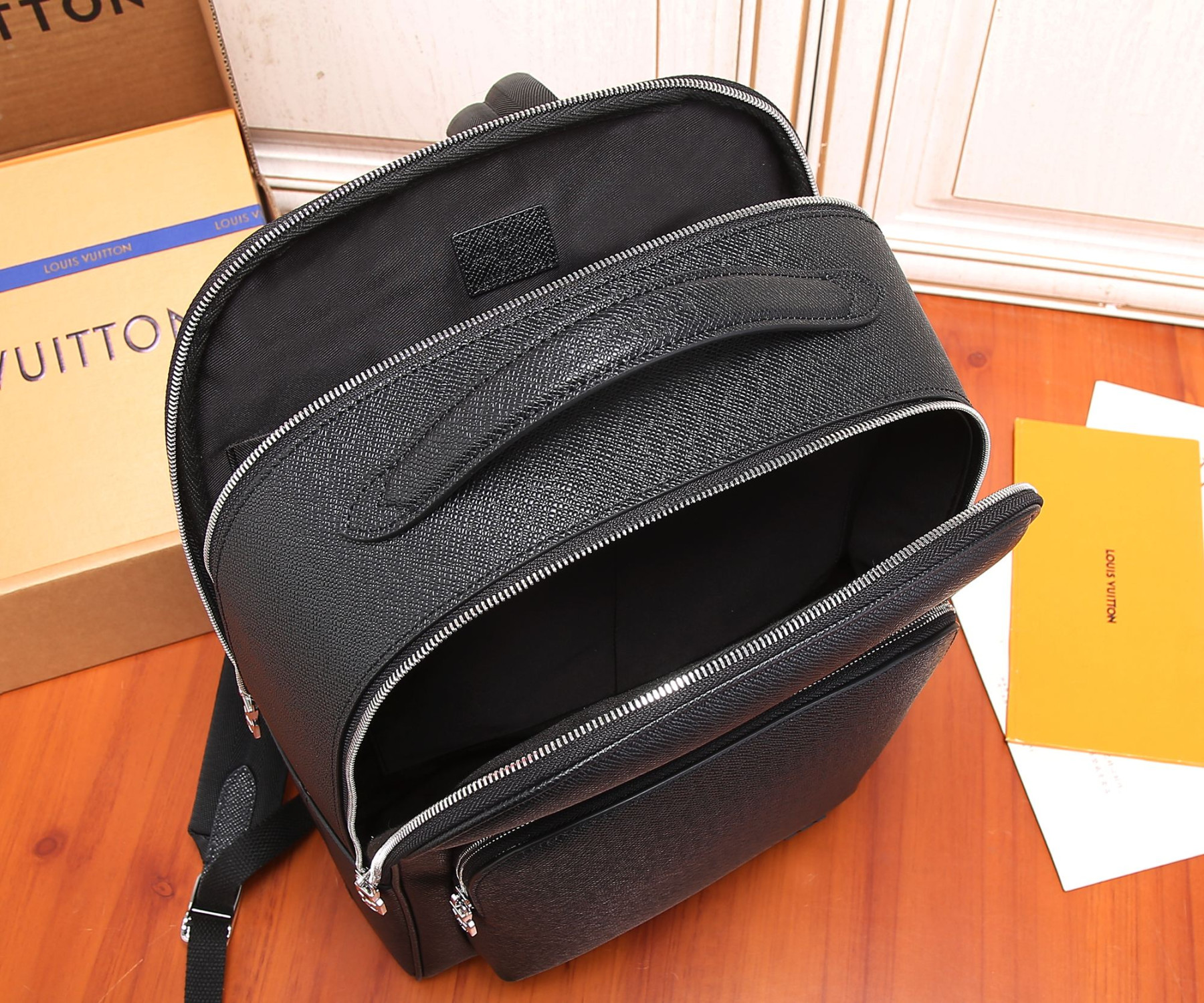 L0vis Vvtt0n M30977 Avenue Backpack 40 x 31 x 15 cm