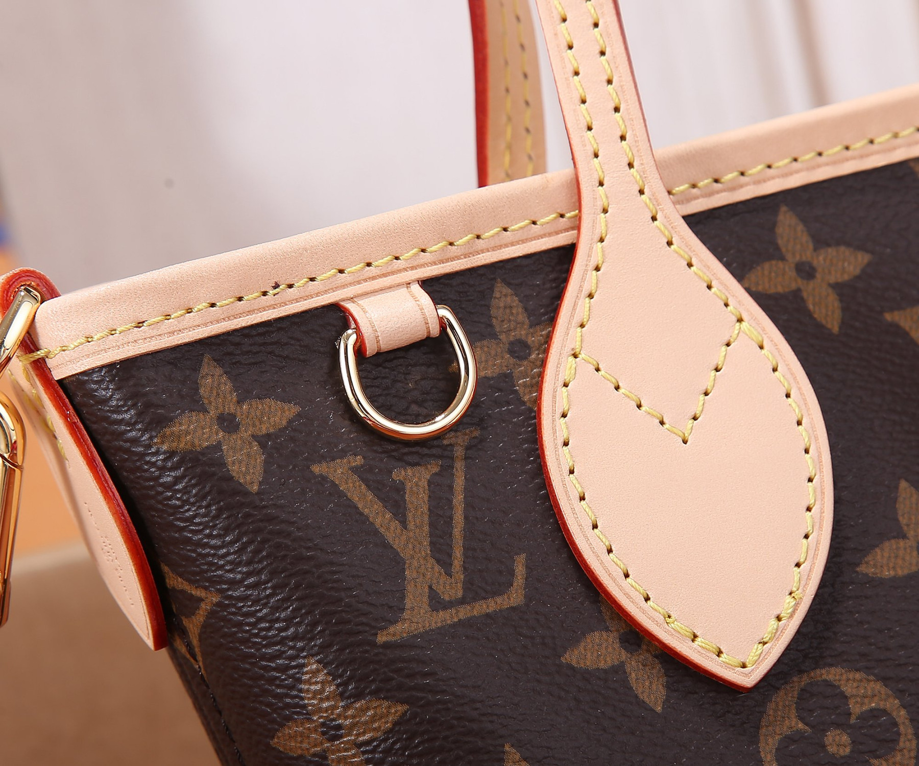 LV M46786 Neverfull BB 24 x 14 x 9 cm