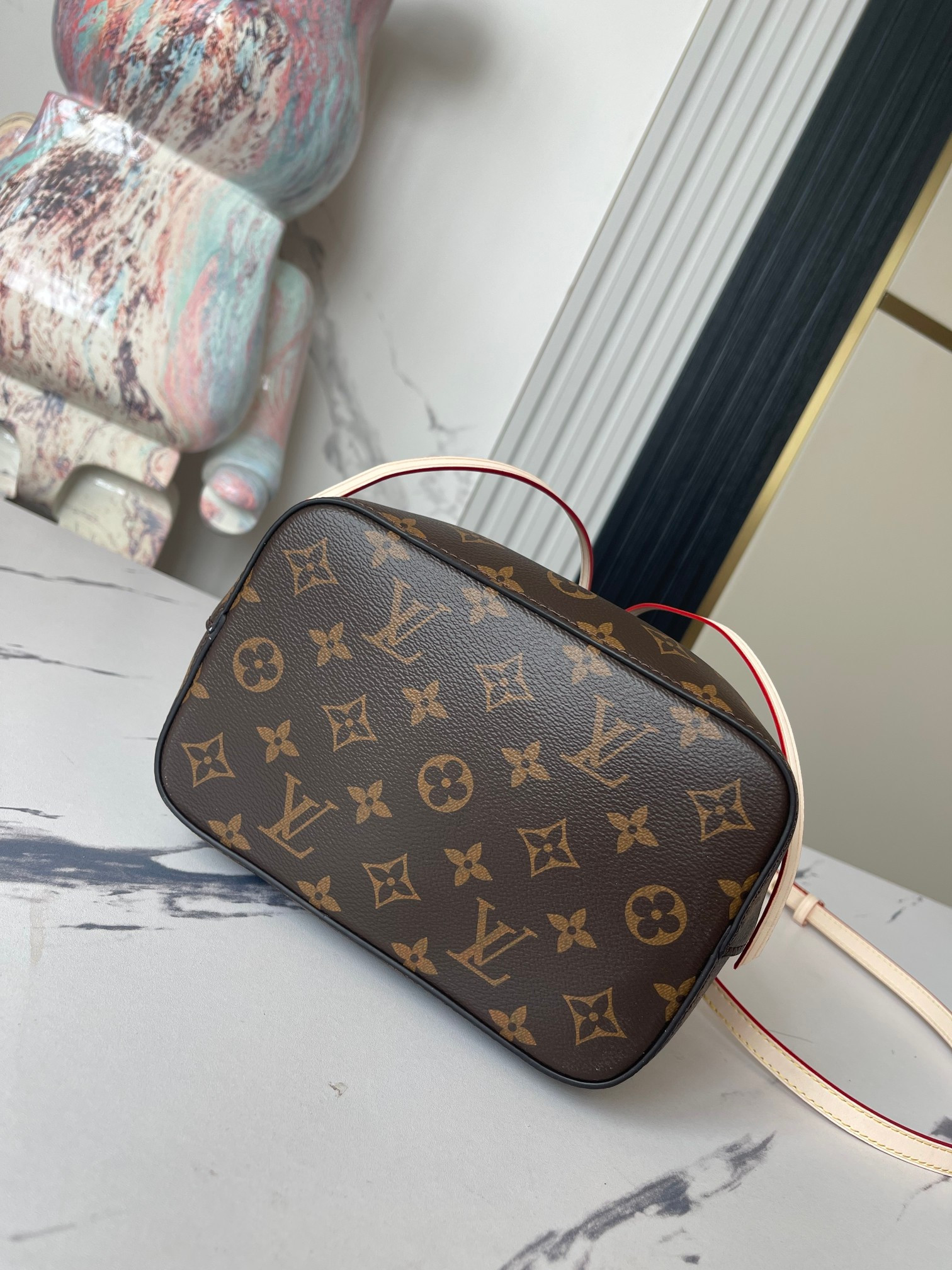 LV M46581 Néonoé BB 7.9 x 7.9 x 5.1 inches