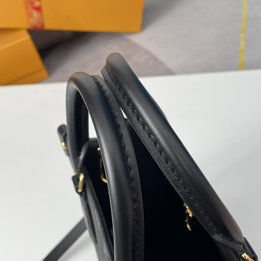 LV M45653 Onthego PM 9.8 x 7.5 x 4.5 inches