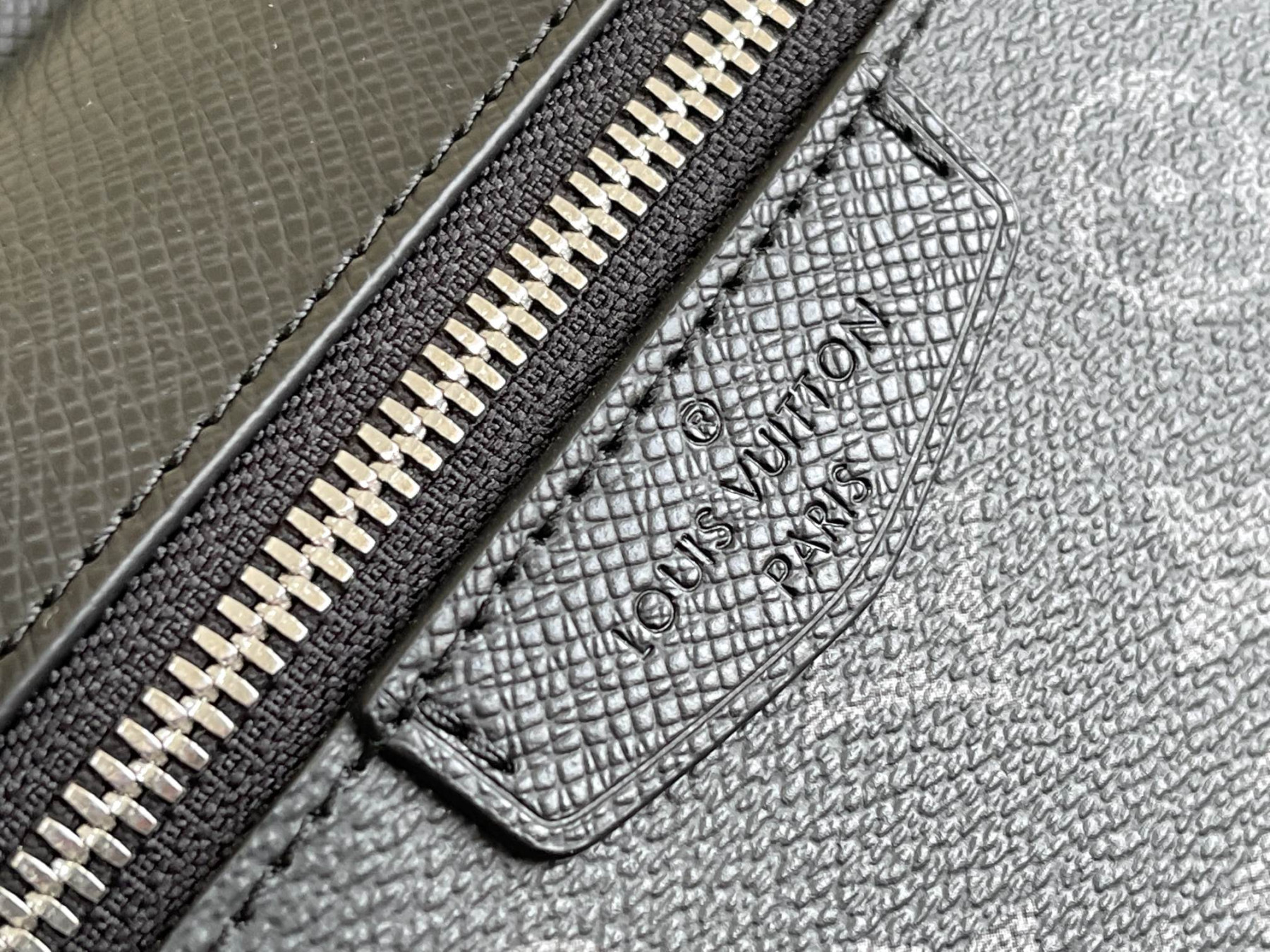 LV M30233 Outdoor Messenger 10.2 x 7.9 x 4.1 inches