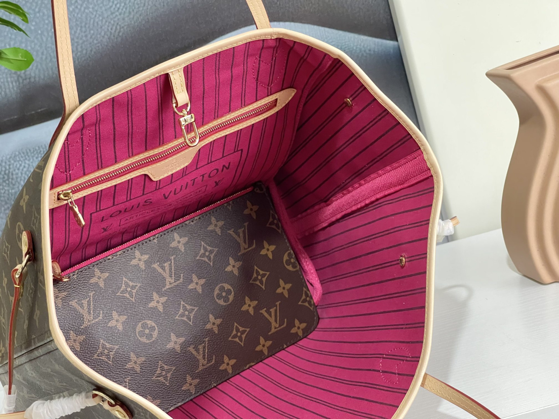 L0vis Vvtt0n M41178  Neverfull MM 12.6 x 11.4 x 6.7 inches Without Box