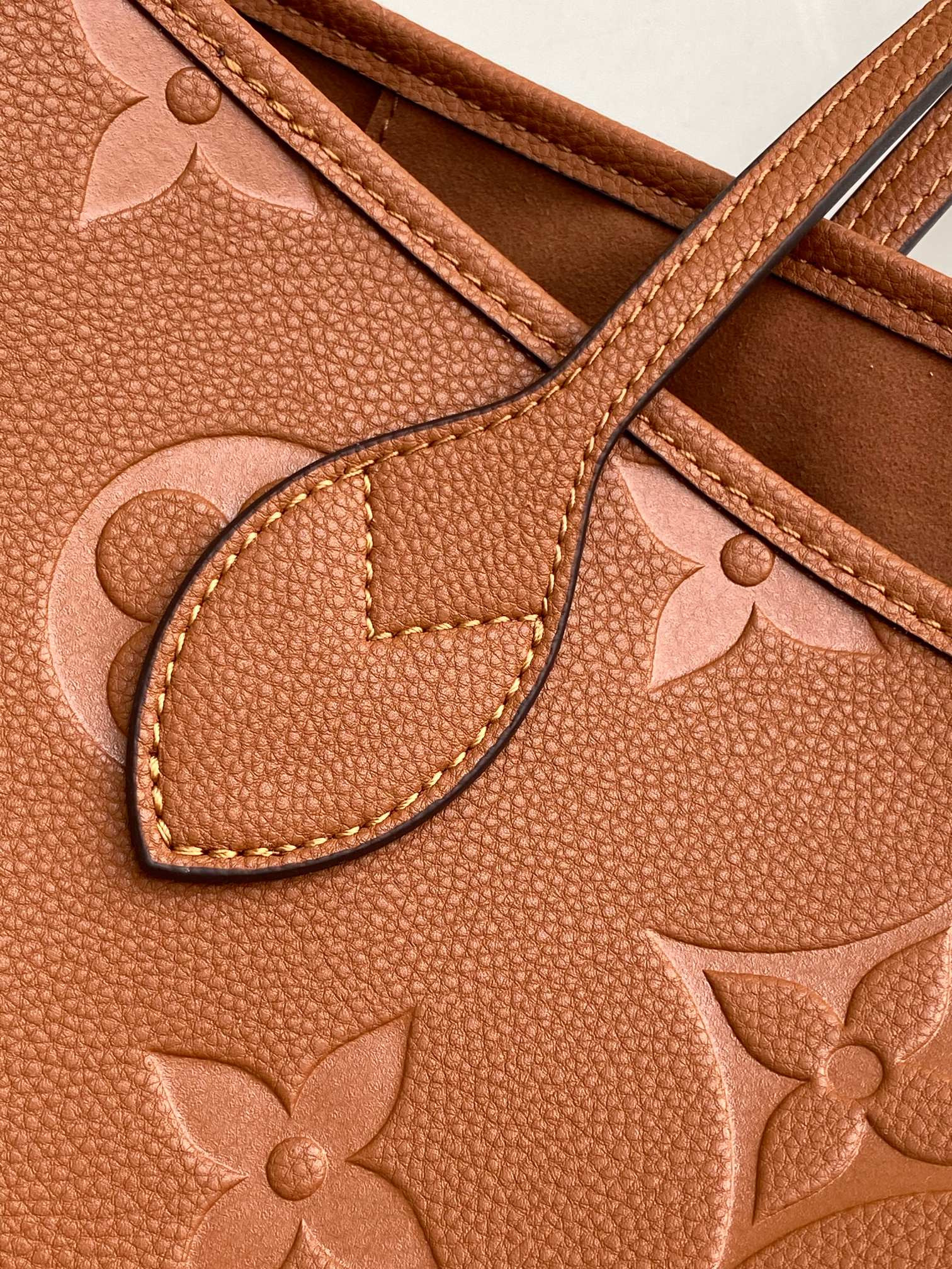 LV M46135 Neverfull MM 12.6 x 11.4 x 6.7 inches Without Box
