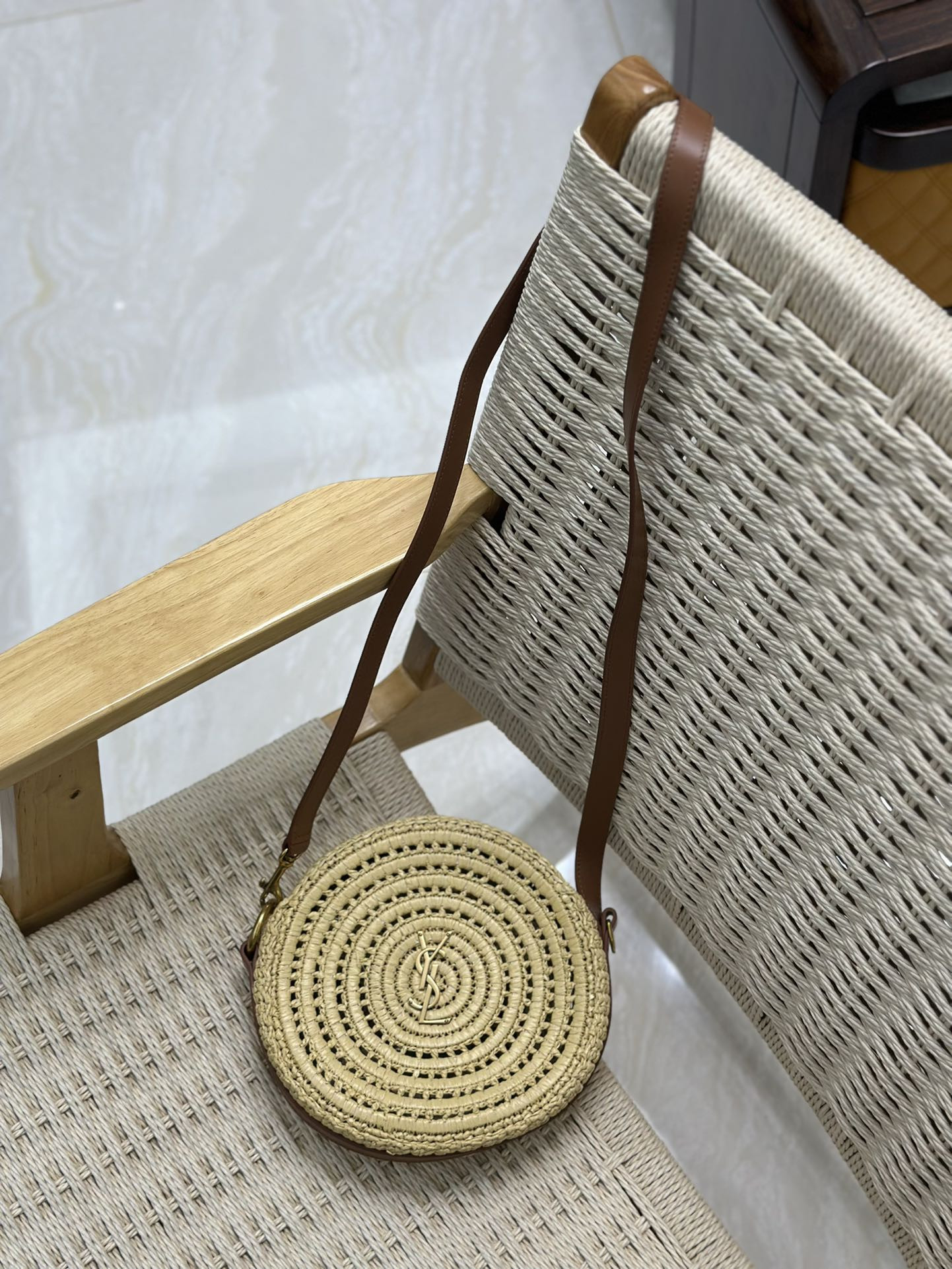 Y51 ROUND BAG IN RAFFIA AND VEGETABLE-TANNED LEATHER Color Natural