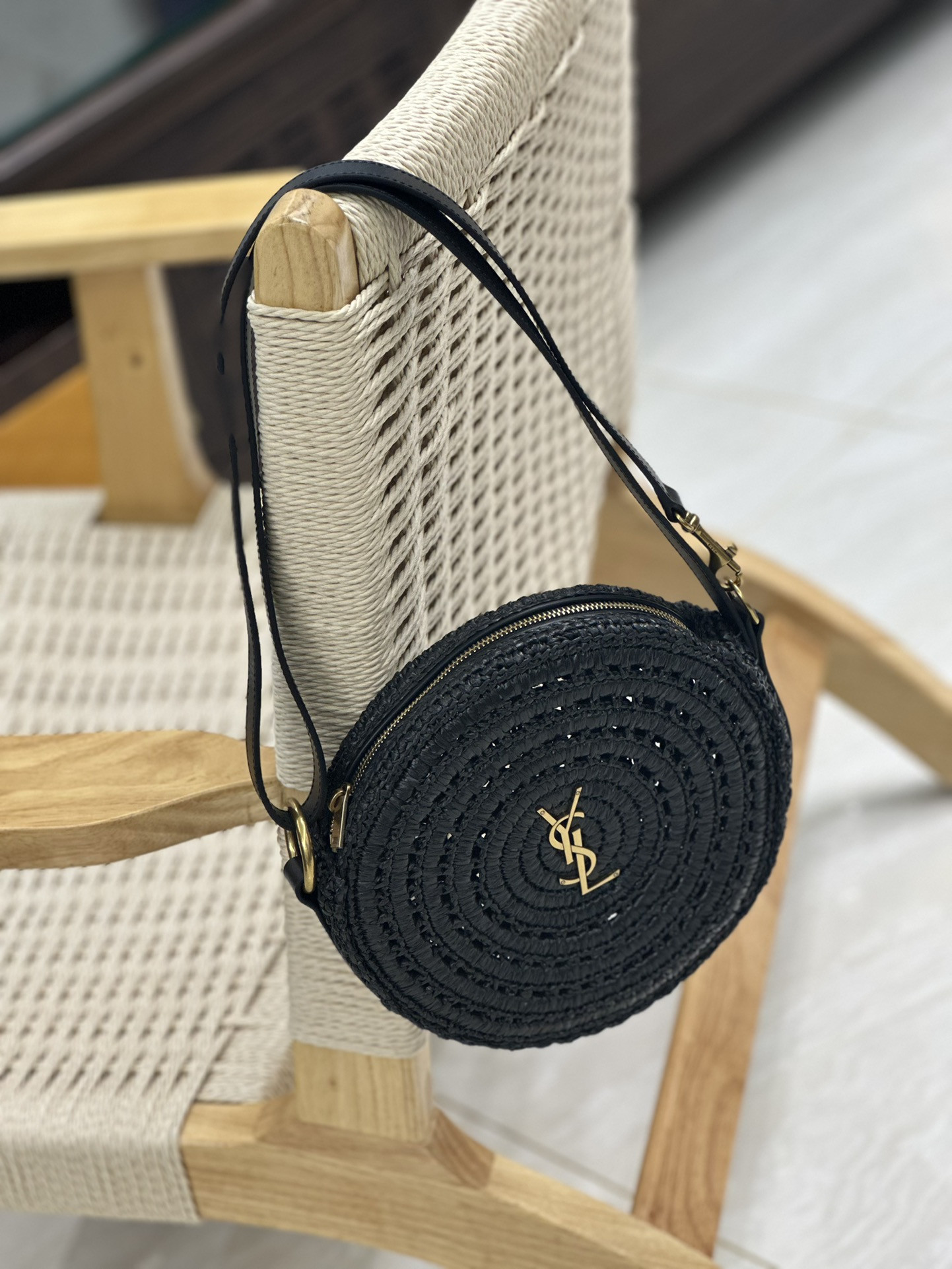 Y51 ROUND BAG IN RAFFIA AND VEGETABLE-TANNED LEATHER Color Black