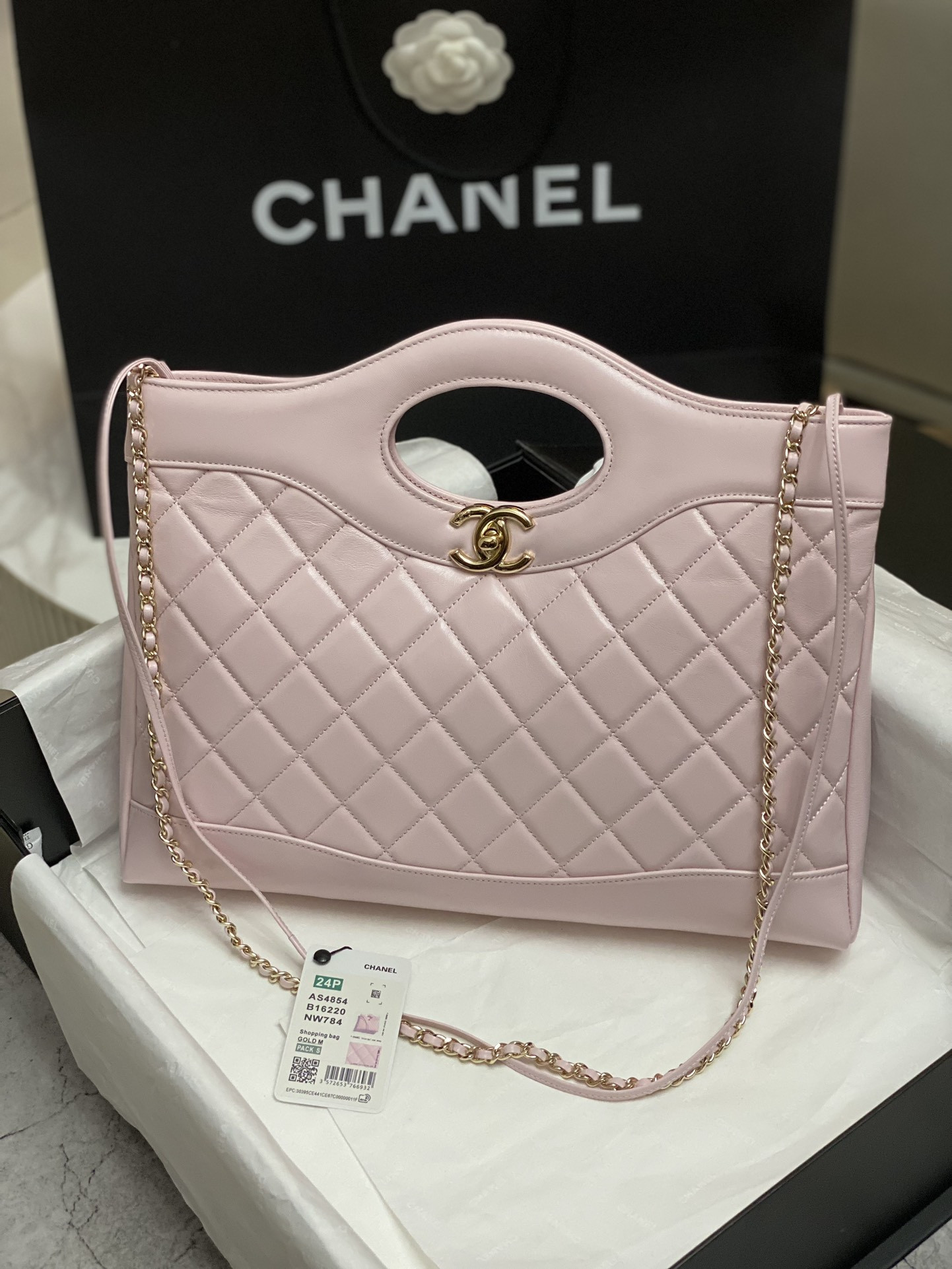 Ch**el  SHOPPING BAG Shiny Lambskin & Gold-Tone Metal 35x39x8cm